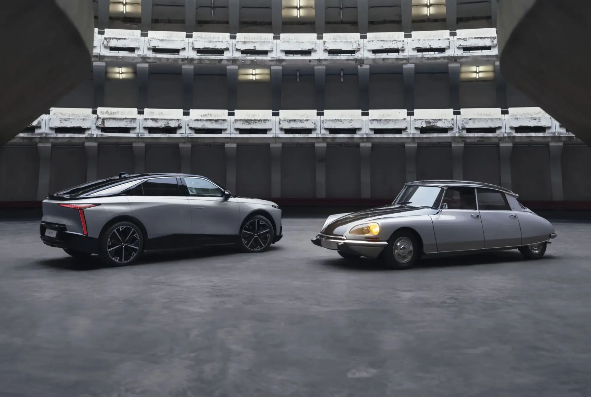 Settant’anni di innovazione e fascino: DS celebra il suo anniversario a Retromobile