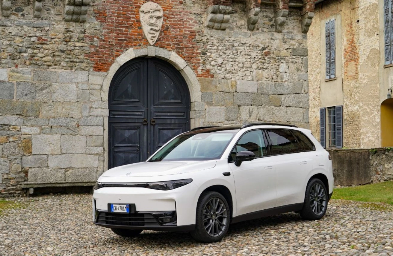 Leapmotor presenta la C10 REEV al Salone dell'automobile di Bruxelles