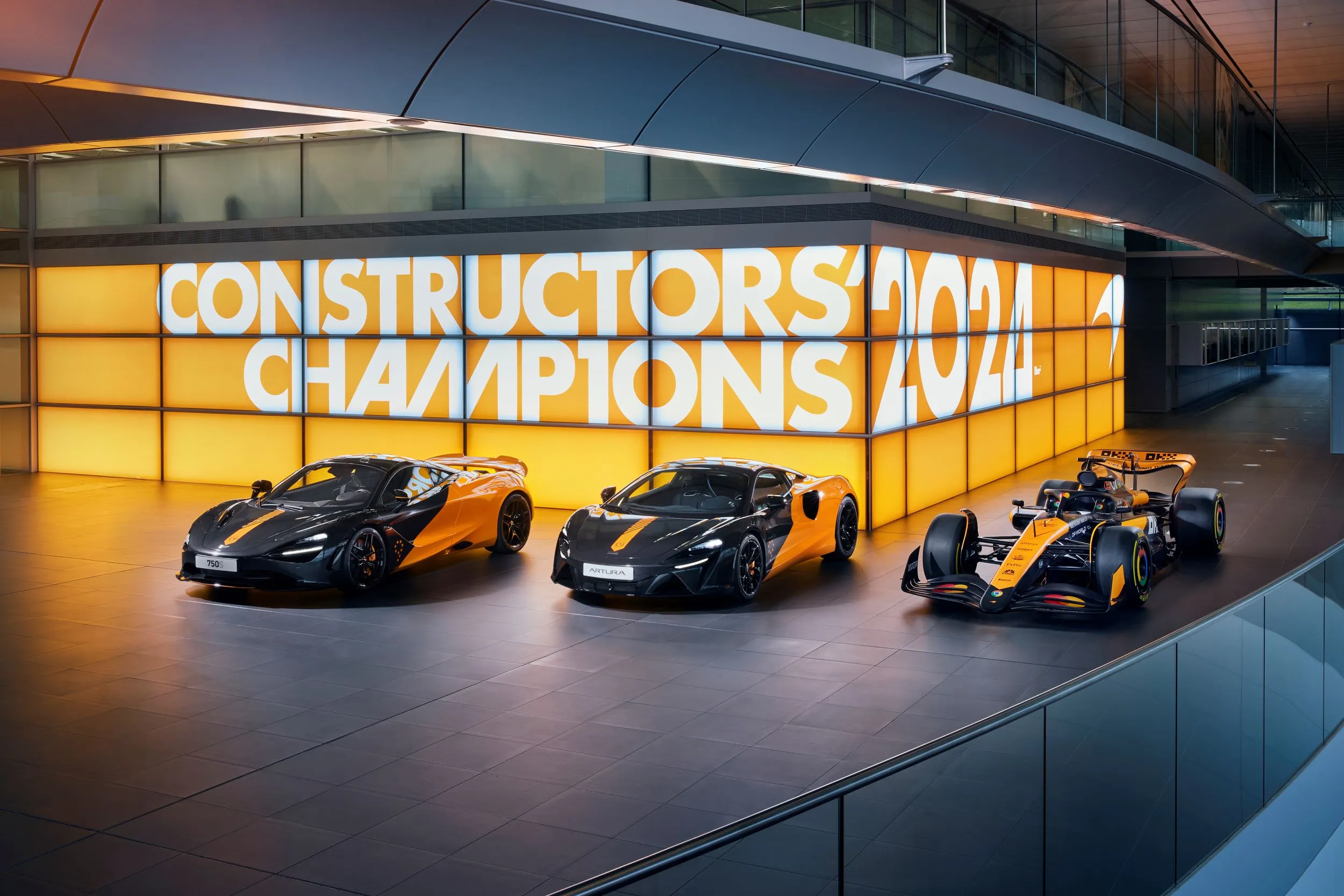 McLaren celebra il titolo mondiale di Formula 1 2024 con le MCL38 Celebration Edition