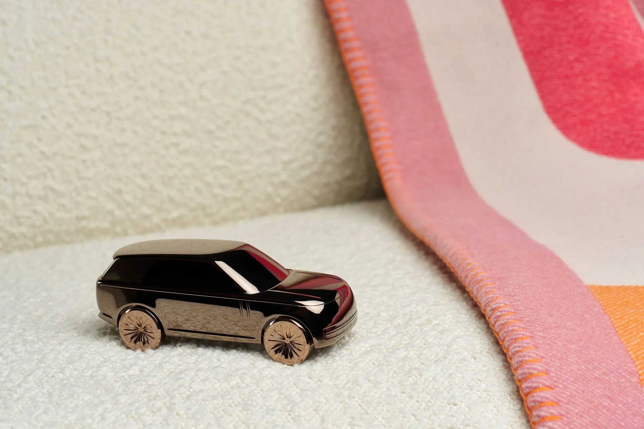 Range Rover lancia la London Collection: la sua prima lifestyle capsule