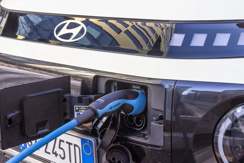 Hyundai e Free2move eSolutions insieme per una soluzione di ricarica domestica