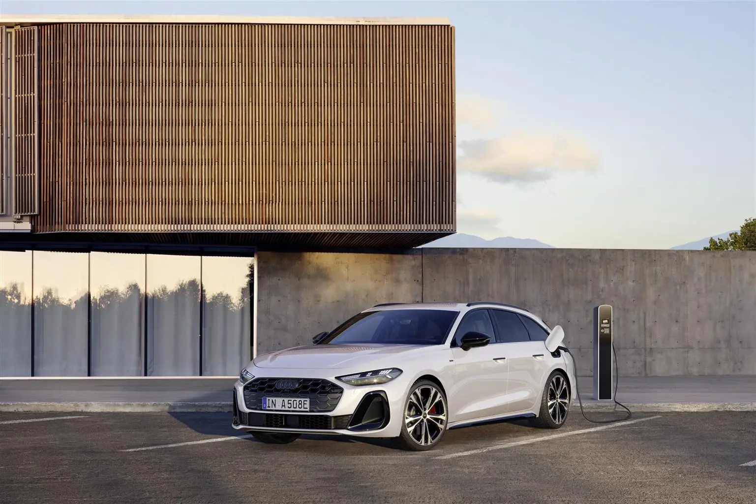 Nuova Audi A5 e-hybrid: l'evoluzione dell'ibrido plug-in firmato quattro anelli