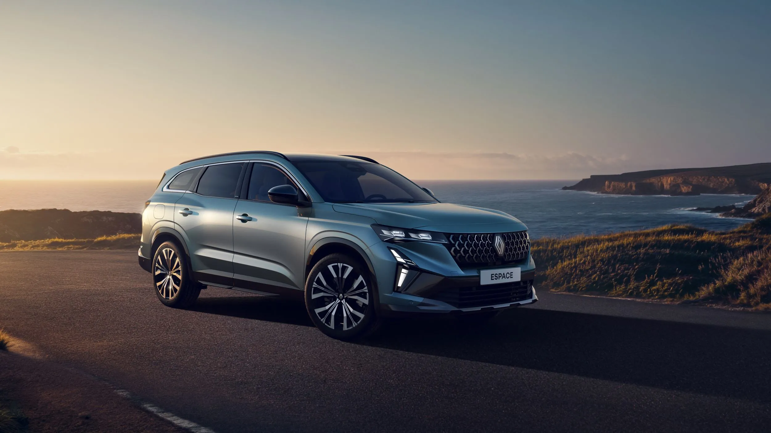 Nuovo Renault Espace: il SUV ibrido per le famiglie si rinnova 