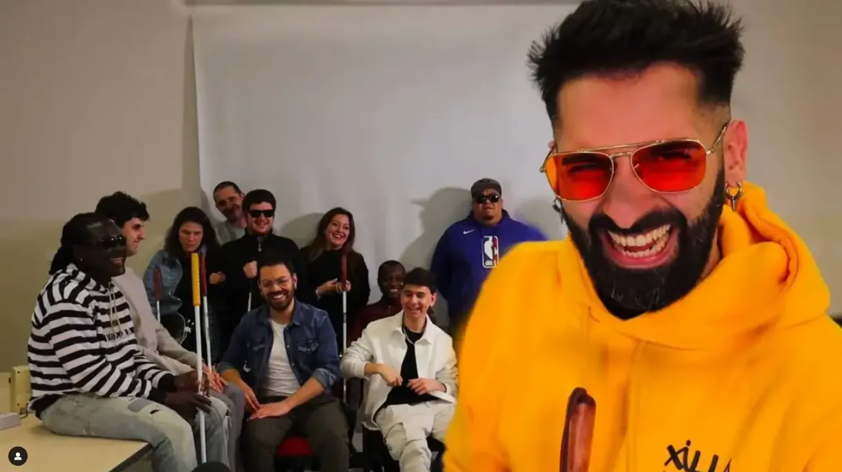 Il cantante non vedente Samuele Impellizzeri lancia la sua nuova web serie “FILM ALLA CIECA”