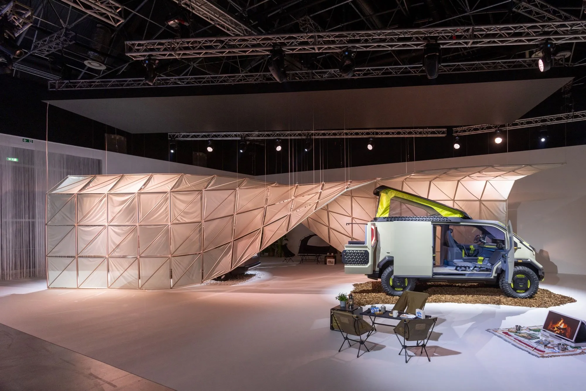 Kia presenta l'installazione "Transcend Journey" alla Milano Design Week 2025