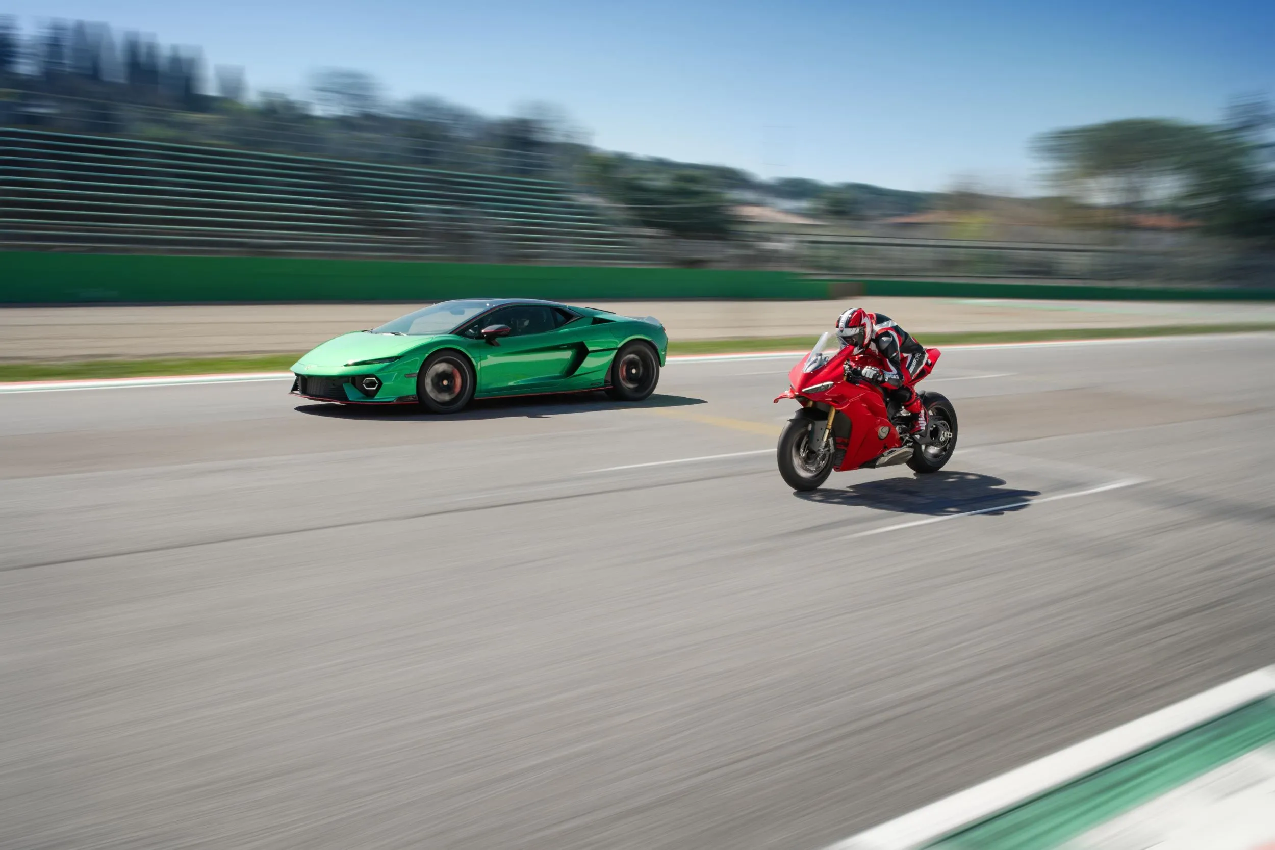 Lamborghini Temerario VS Ducati Panigale V4: sfida all’ultimo centesimo