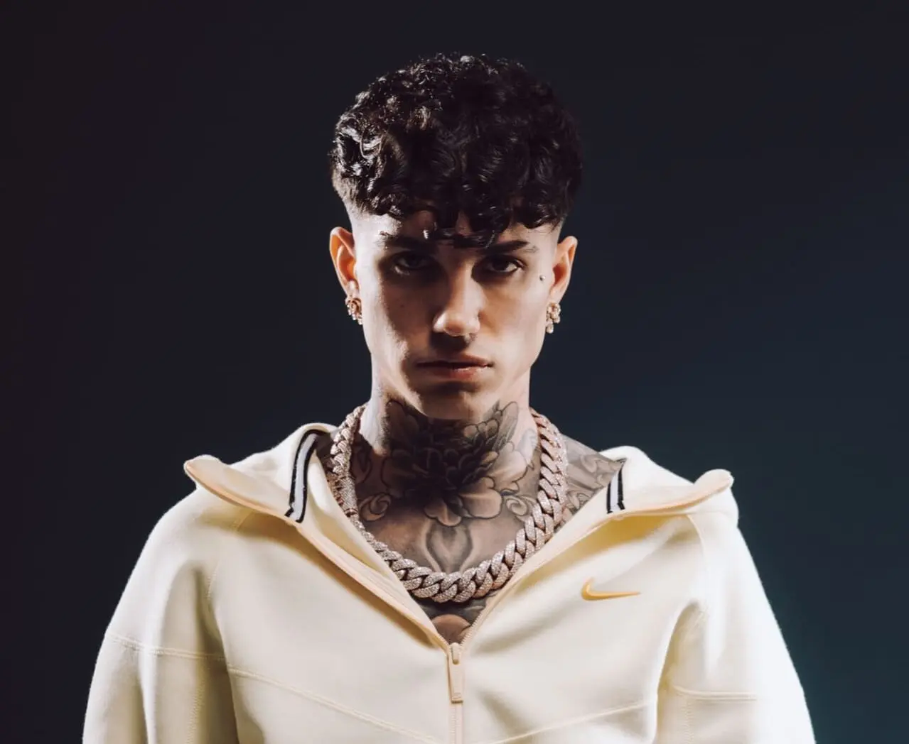 Niky Savage conquista la vetta con "RAPPER": un debutto da record