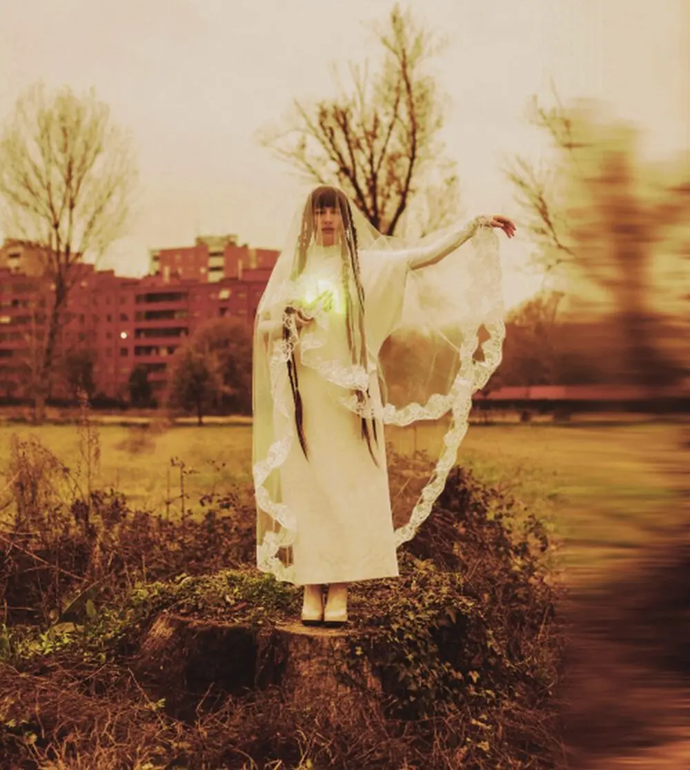 Dal 30 maggio disponibile “DESERTI ABITATI”, il nuovo singolo di CHARLOTTE CARDINALE