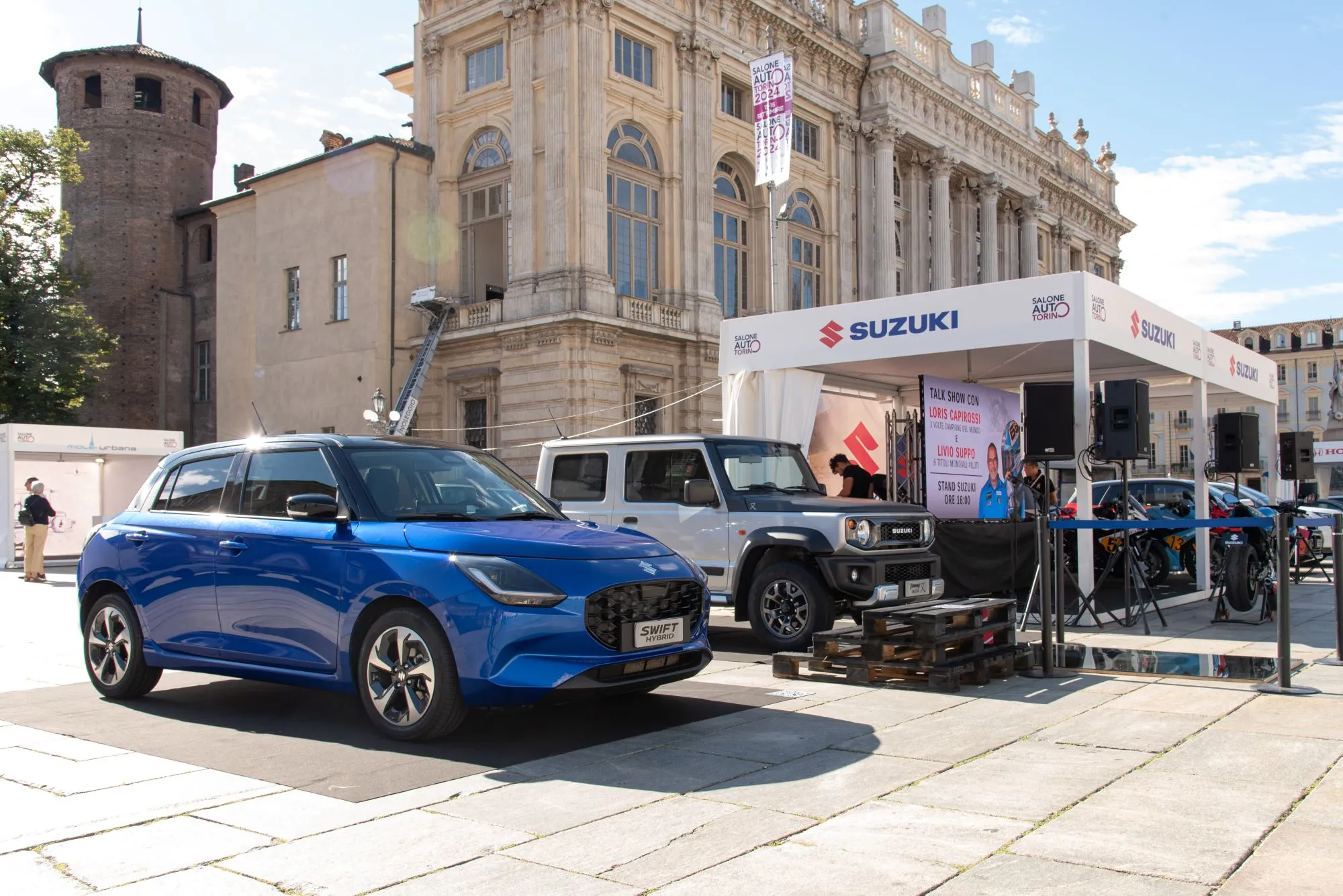 Suzuki al Salone Auto Torino 2025: innovazione e tradizione a Piazza Castello