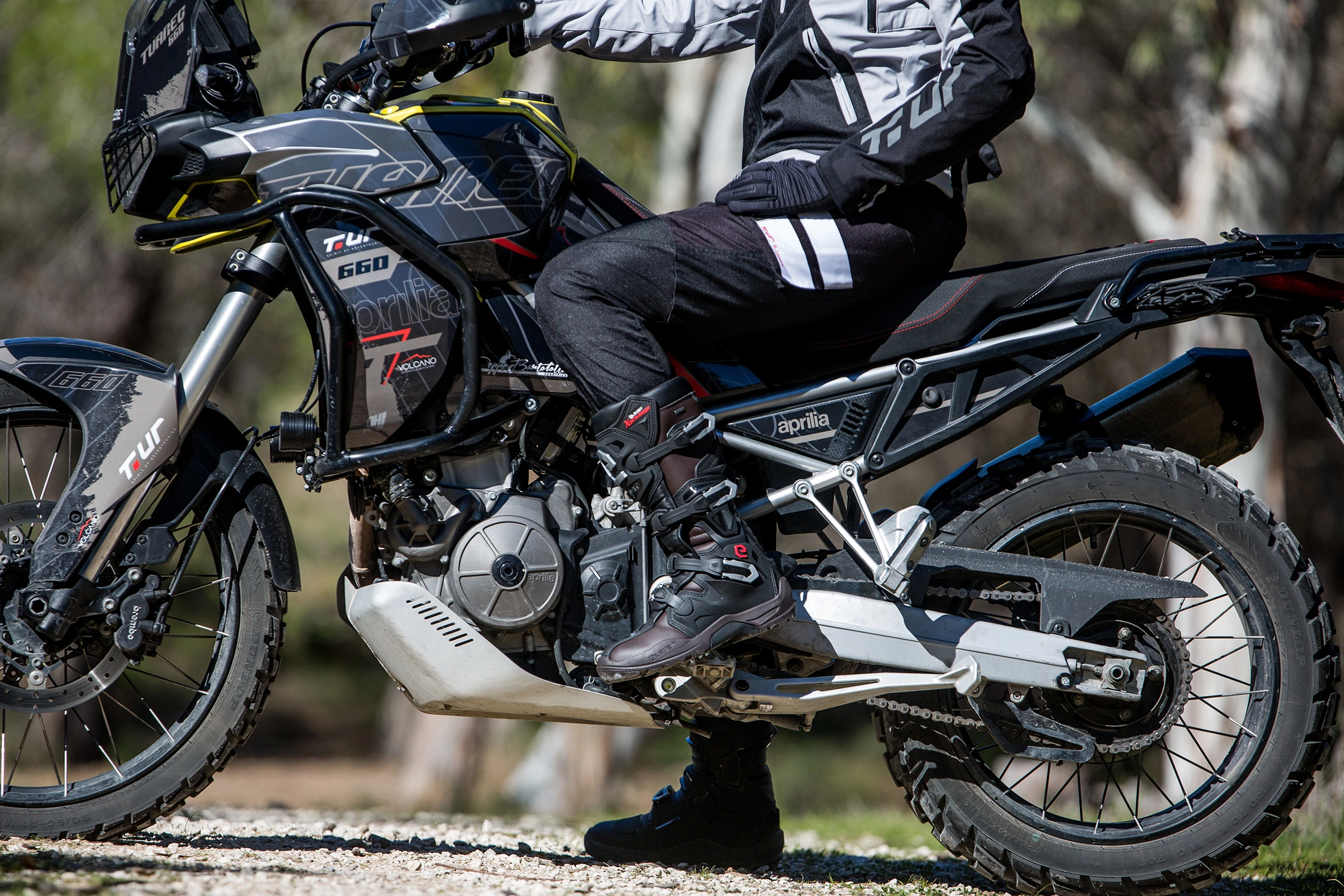 X Privilege E-Dry Enduro e calze X Comp: la combo che conquista l’offroad tutto l’anno