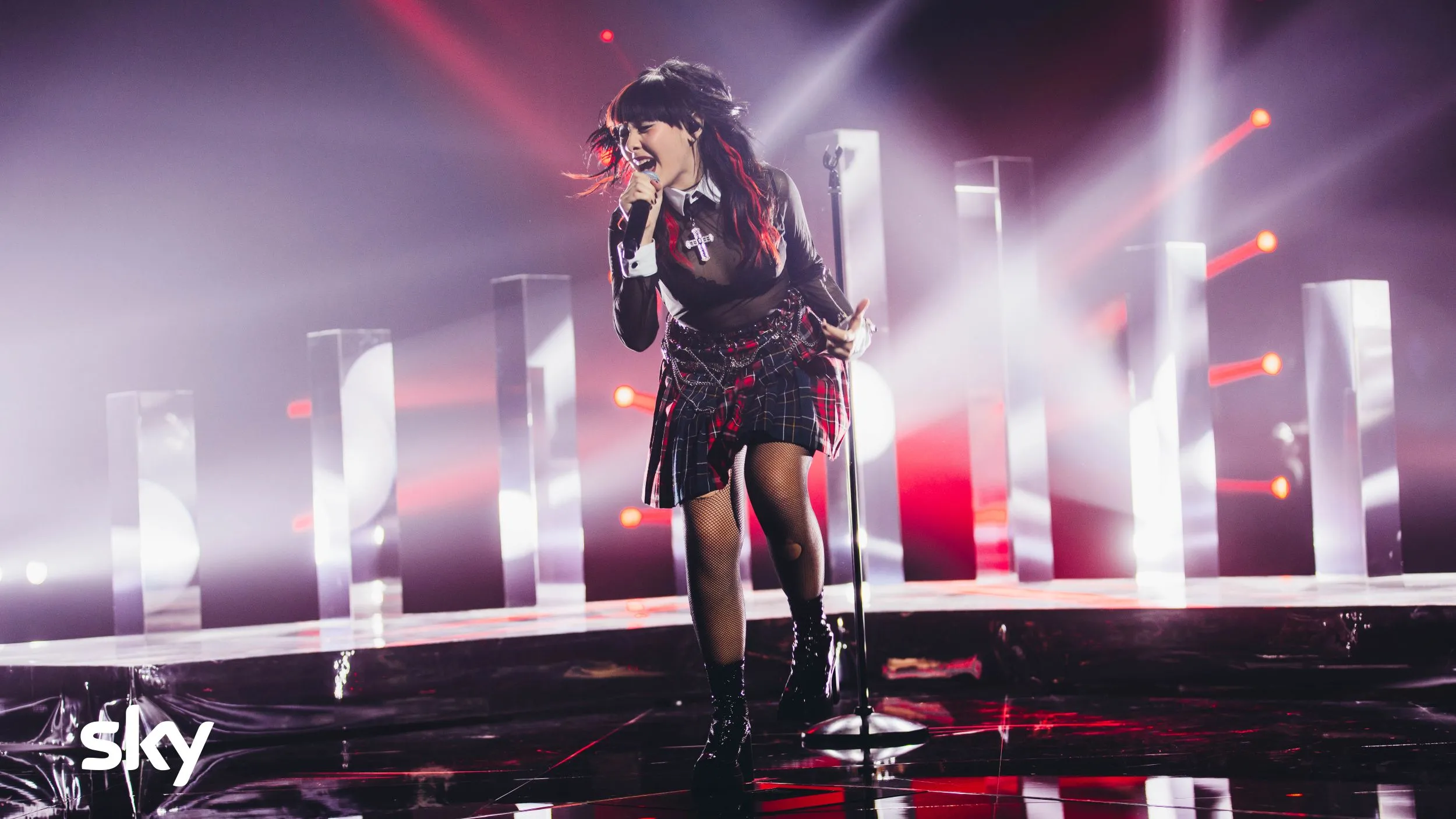 rob trionfa a X Factor 2025 davanti a 16mila persone a Napoli