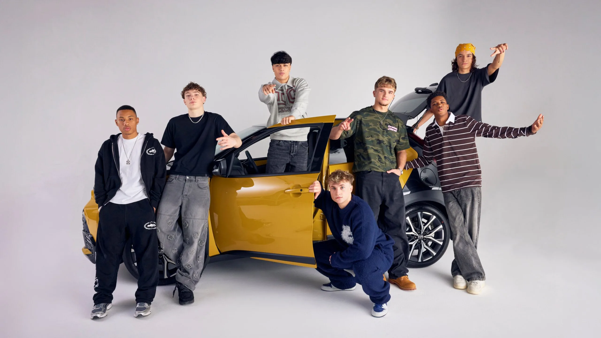 Toyota sponsor ufficiale del tour europeo dei December 10 per il lancio della nuova Aygo X Hybrid