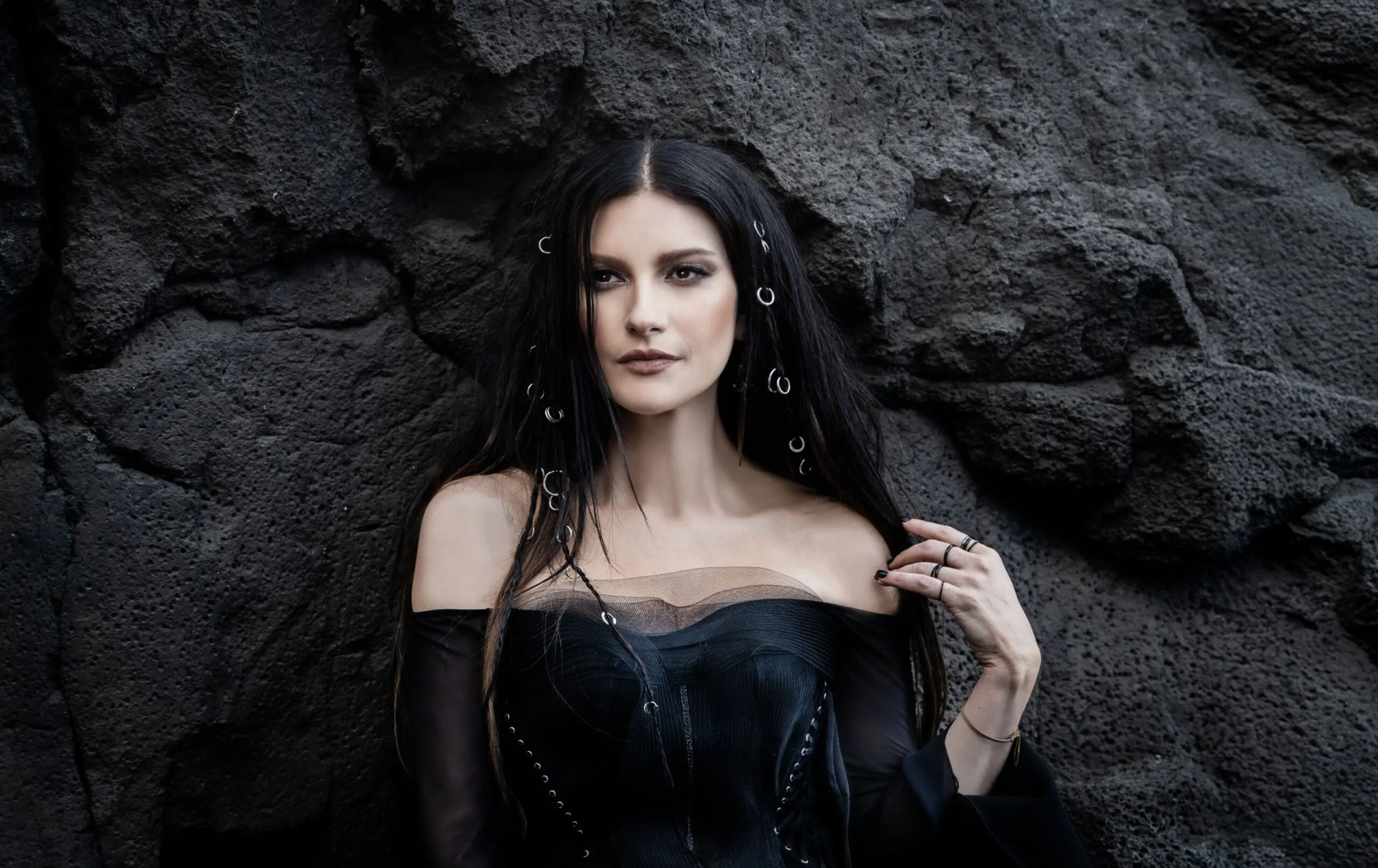 Laura Pausini torna con “Io Canto 2”: nuovo album, duetto con Achille Lauro e tour mondiale