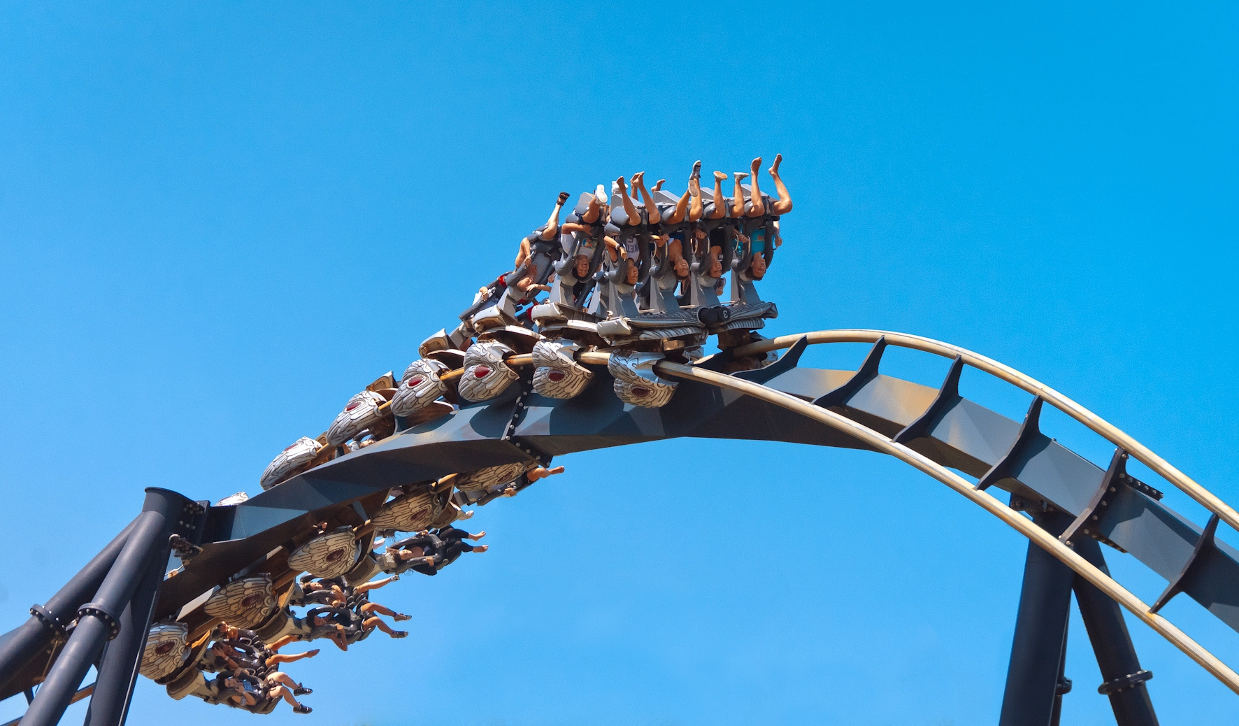 Mirabilandia riapre il 2 aprile: tutte le novità della nuova stagione tra spettacoli, premi e attrazioni record