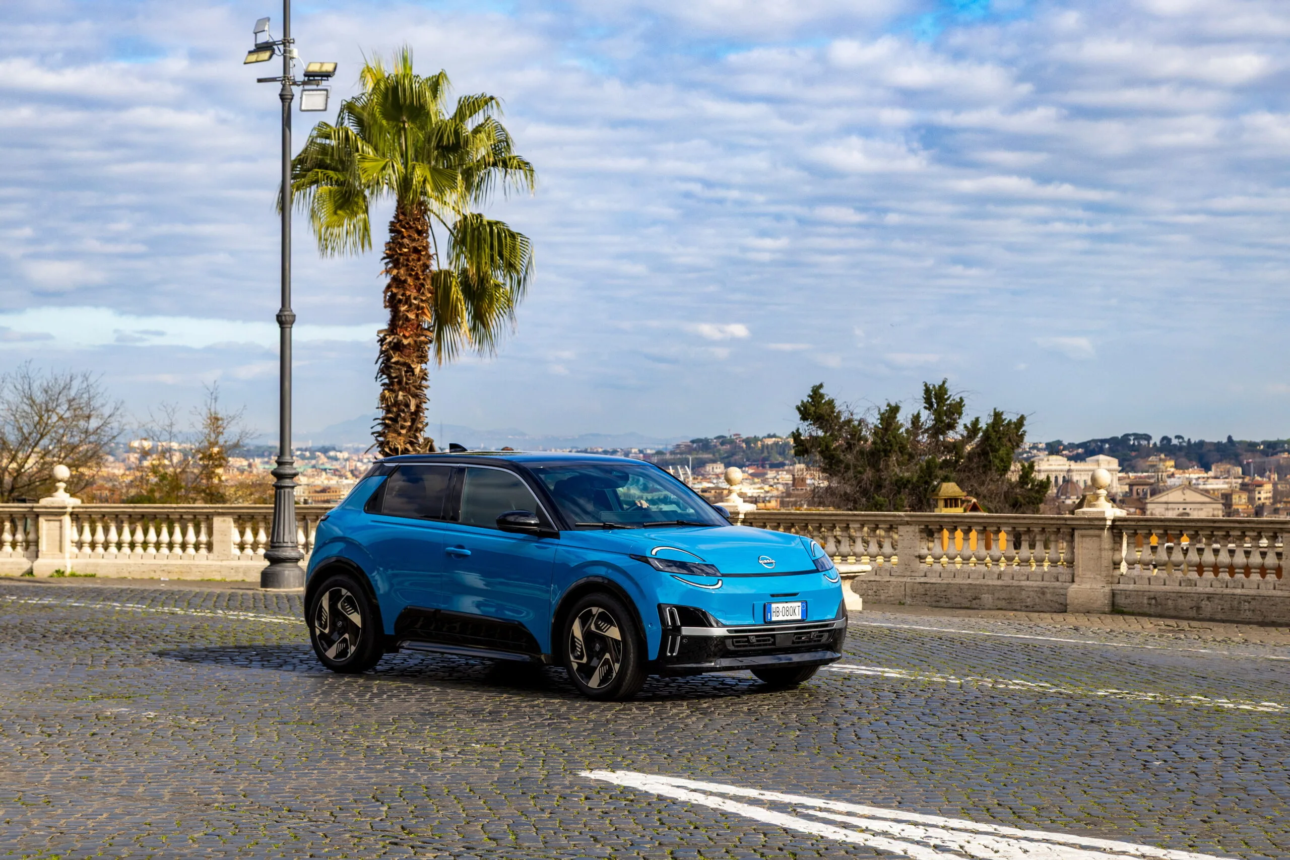 Nuova Nissan MICRA elettrica: debutto sulle strade italiane della sesta generazione