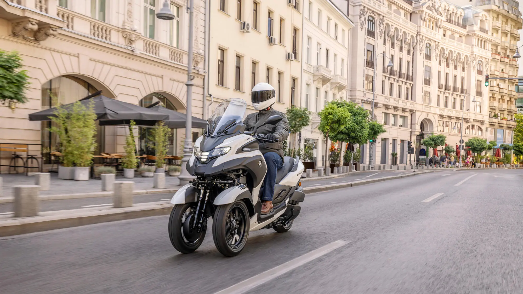 Nuovo Yamaha Tricity 300 2026: la rivoluzione urbana a tre ruote con airbag integrato