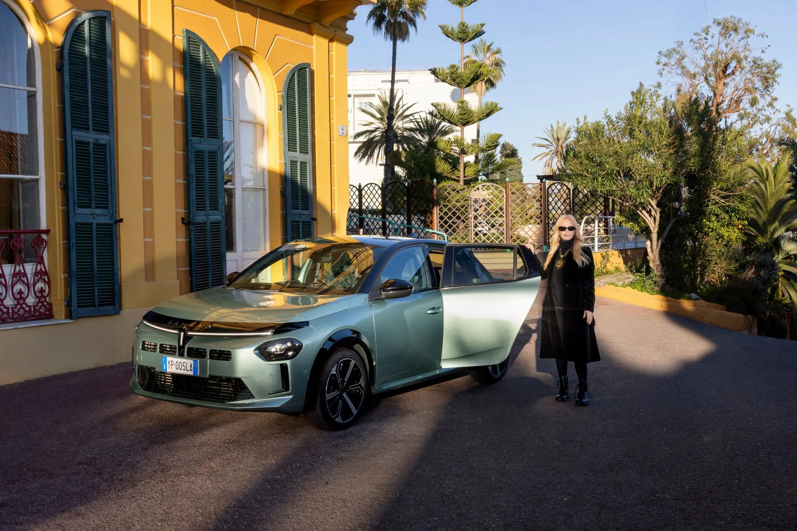 Lancia Ypsilon accompagna Patty Pravo a Sanremo nel videoclip “Opera”