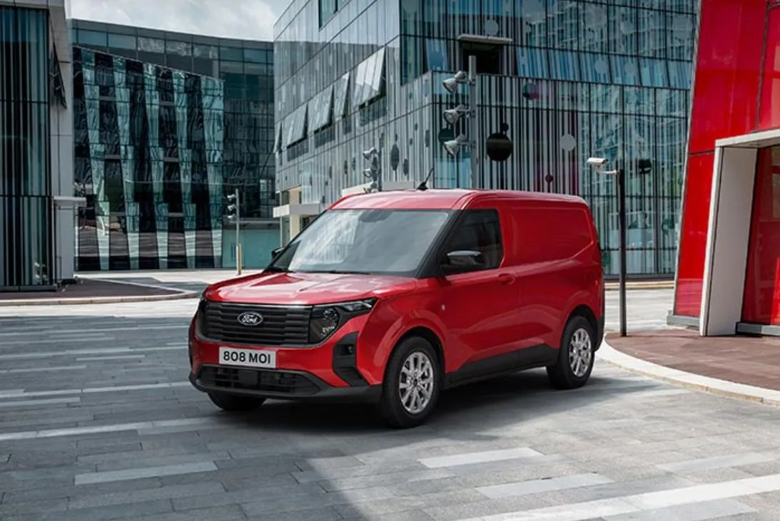 Ford Pro leader in Europa per l’undicesimo anno consecutivo: record di quota di mercato e volumi anche in Italia