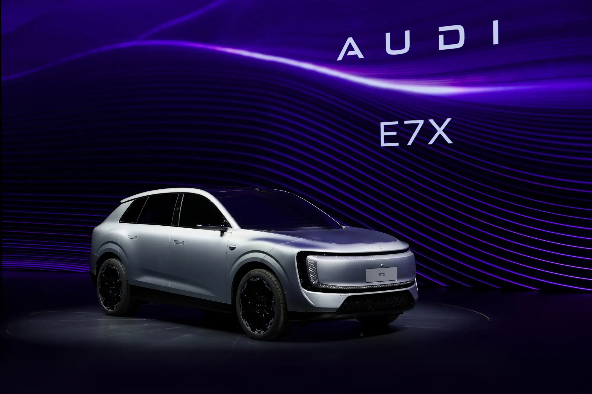 Audi presenta al Salone di Pechino il SUV elettrico E7X e rinnova la gamma con modelli su misura per la Cina