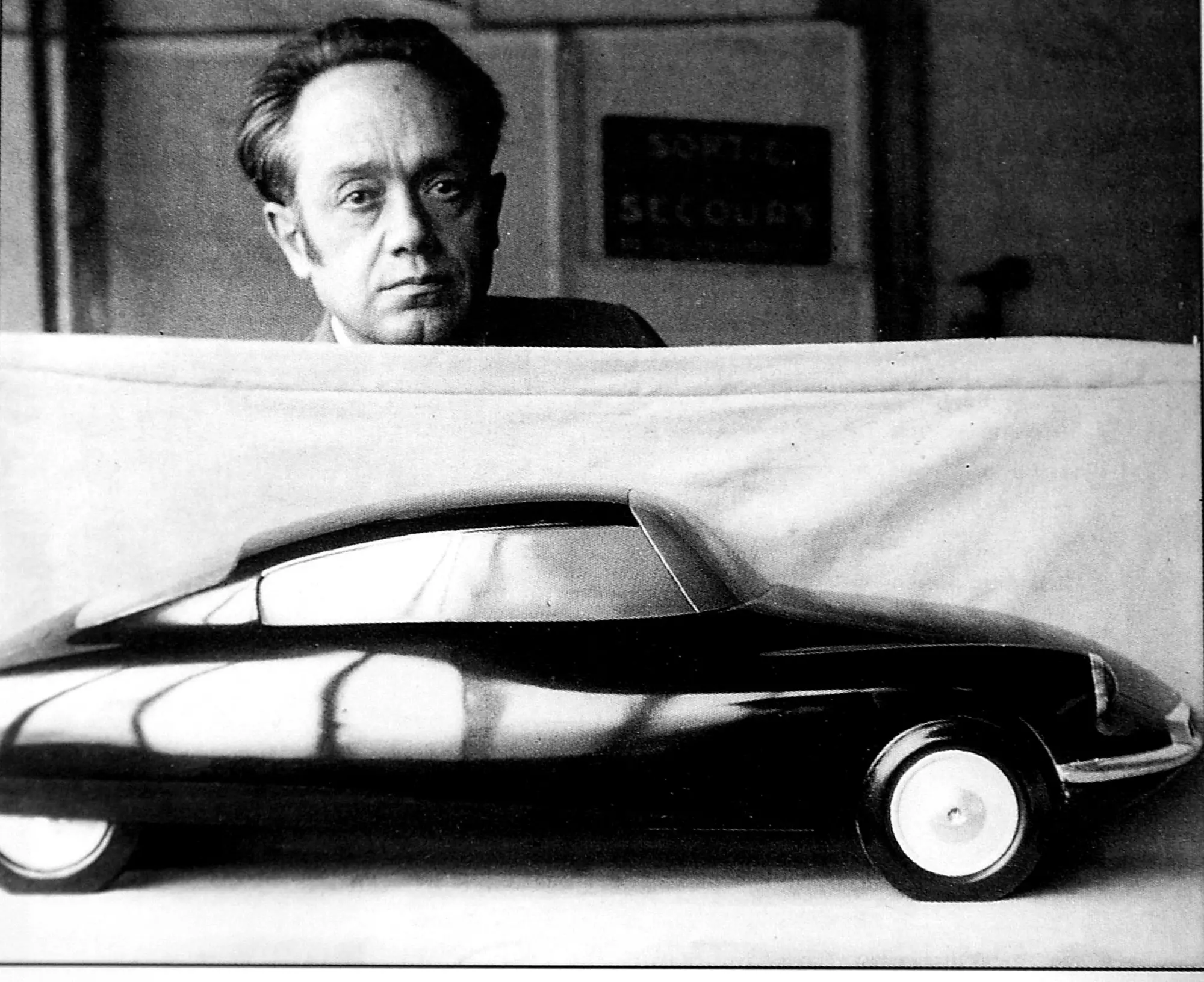 DS 19: la Dea delle automobili e l'innovazione senza tempo del design italiano