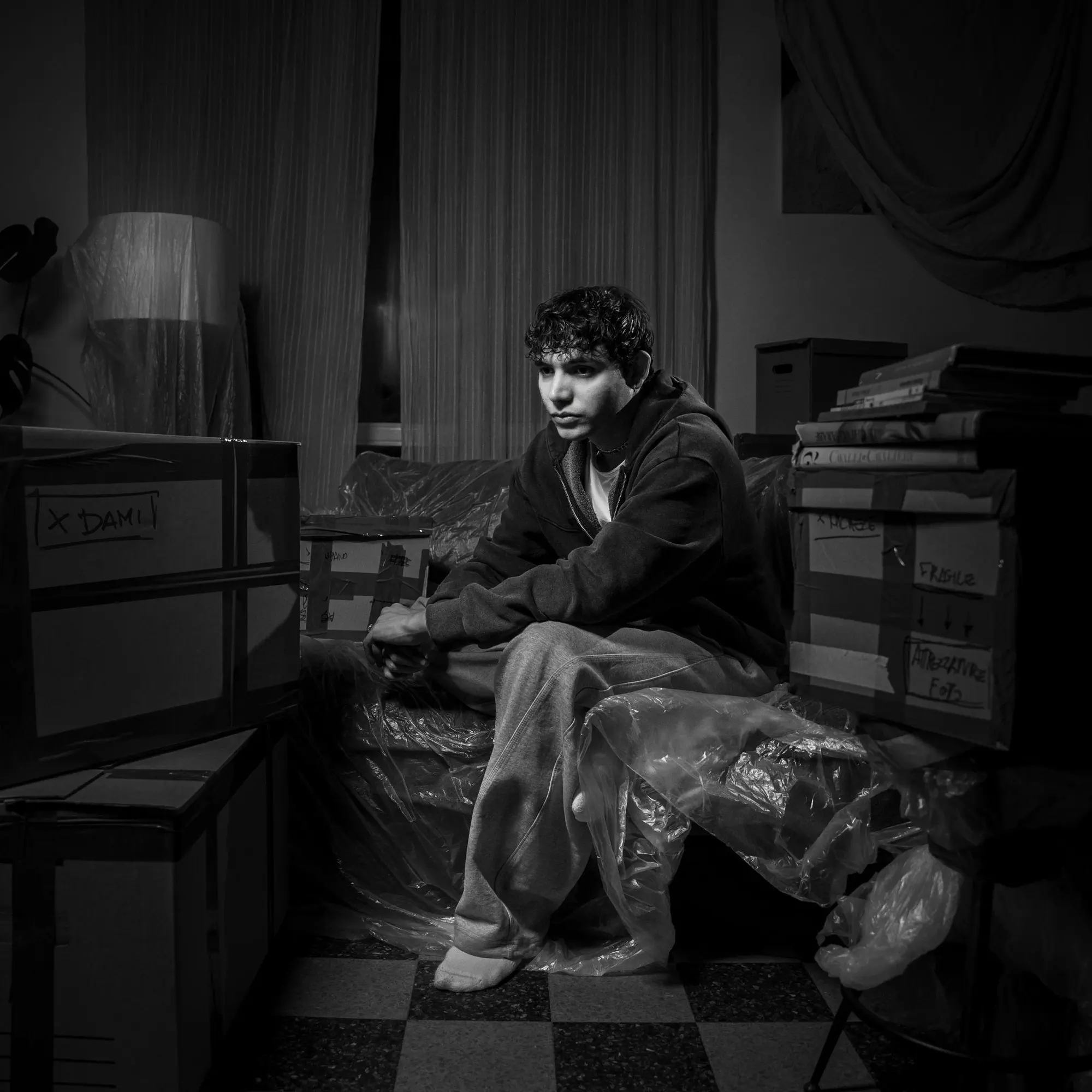 eroCaddeo annuncia il nuovo singolo Lontano da casa: un viaggio nelle radici e nei sogni