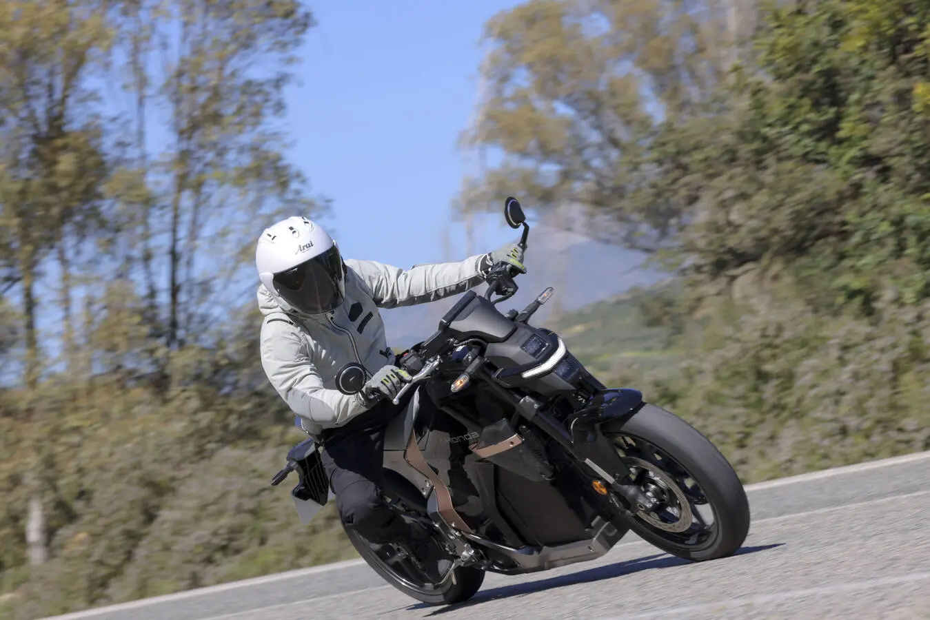 Honda WN7: la prima motocicletta elettrica del Marchio che ridefinisce il piacere di guida