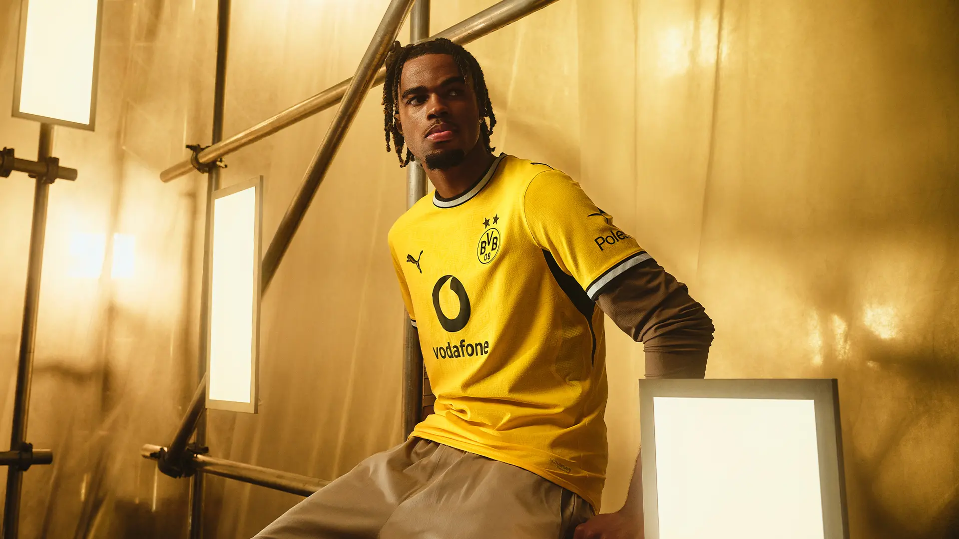PUMA e Borussia Dortmund svelano la maglia Home 2026/27: omaggio all'anima industriale