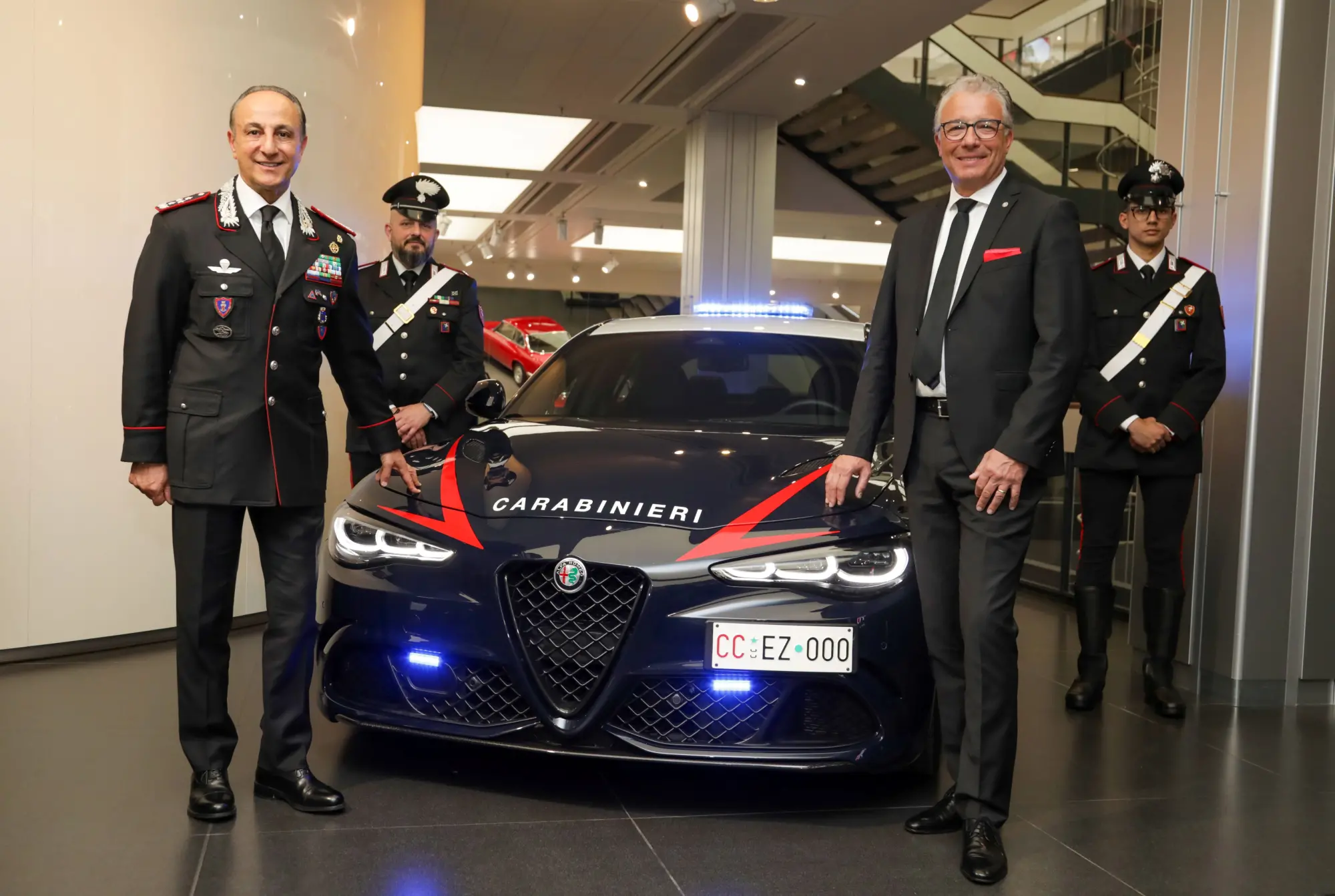 Alfa Romeo e Carabinieri: 75 anni di storia insieme celebrati con un libro speciale