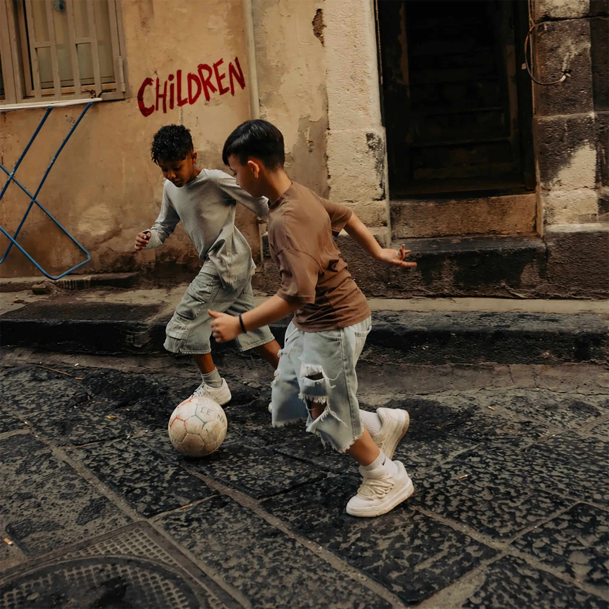 Clementino lancia il nuovo singolo Children feat. Laye Ba: afrobeat e speranza