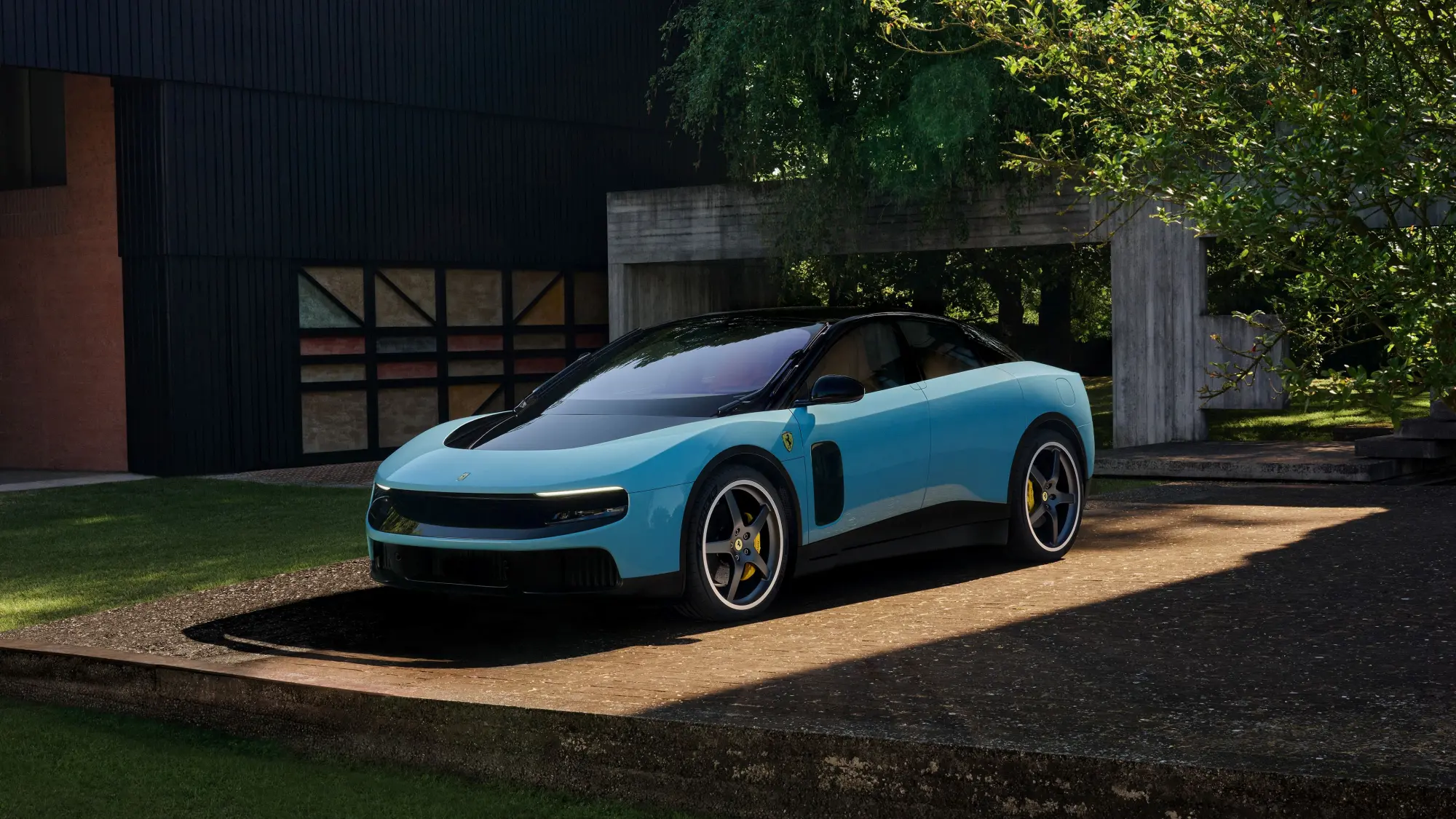 Ferrari Luce, la prima Ferrari elettrica debutta a Roma: 1050 CV, cinque posti e oltre 530 km di autonomia