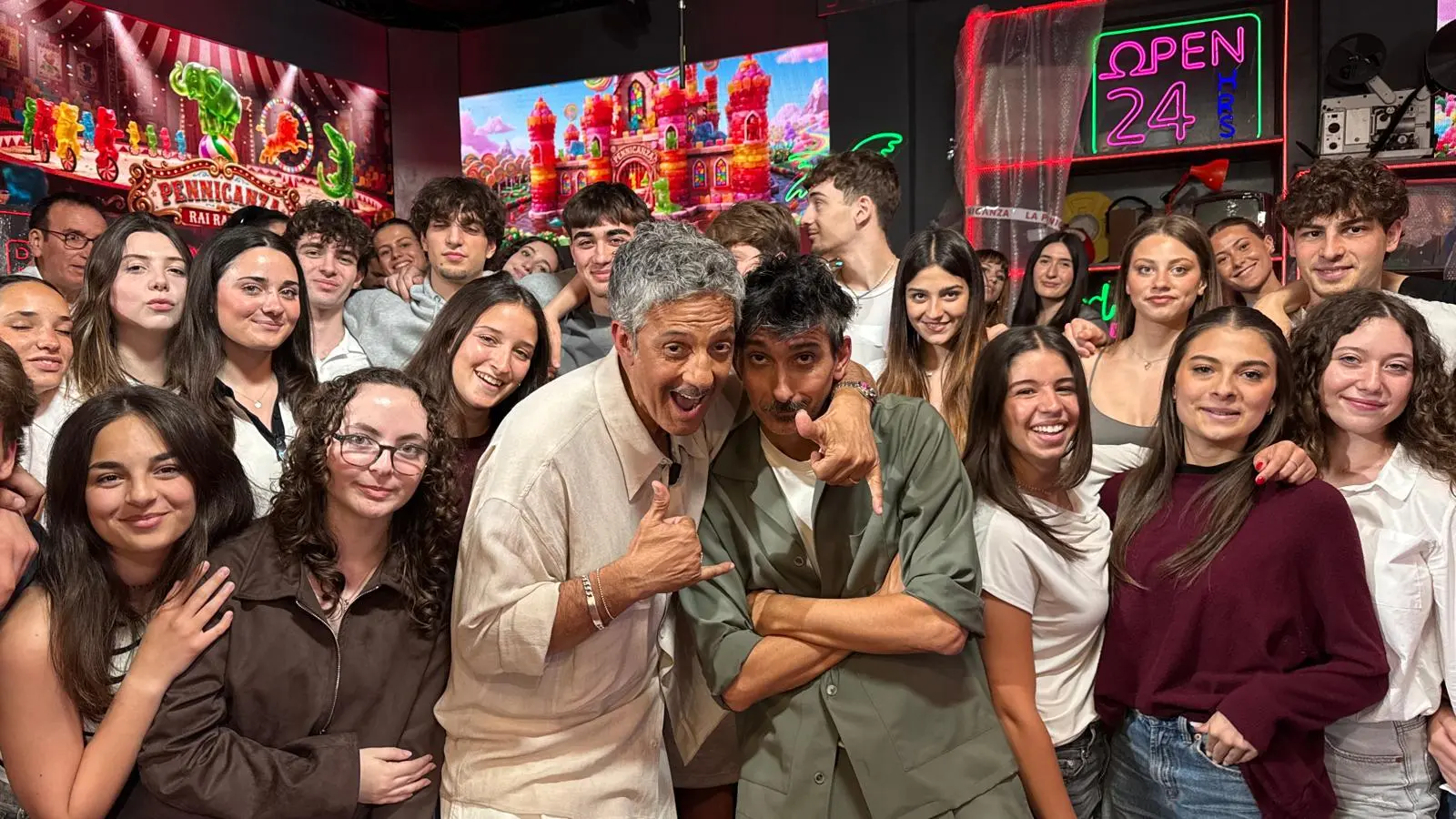 Fiorello ironizza sui David di Donatello: maratona di premi e satira in radio con La Pennicanza