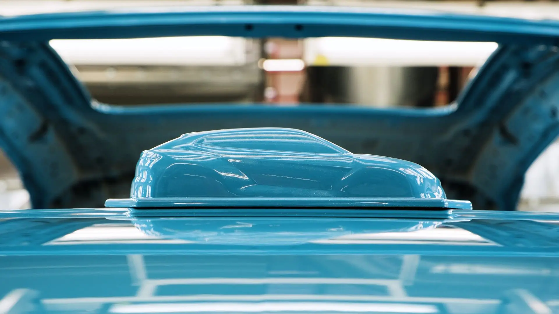 Lamborghini festeggia 20 anni di Ad Personam con il nuovo colore Azzurro 20°