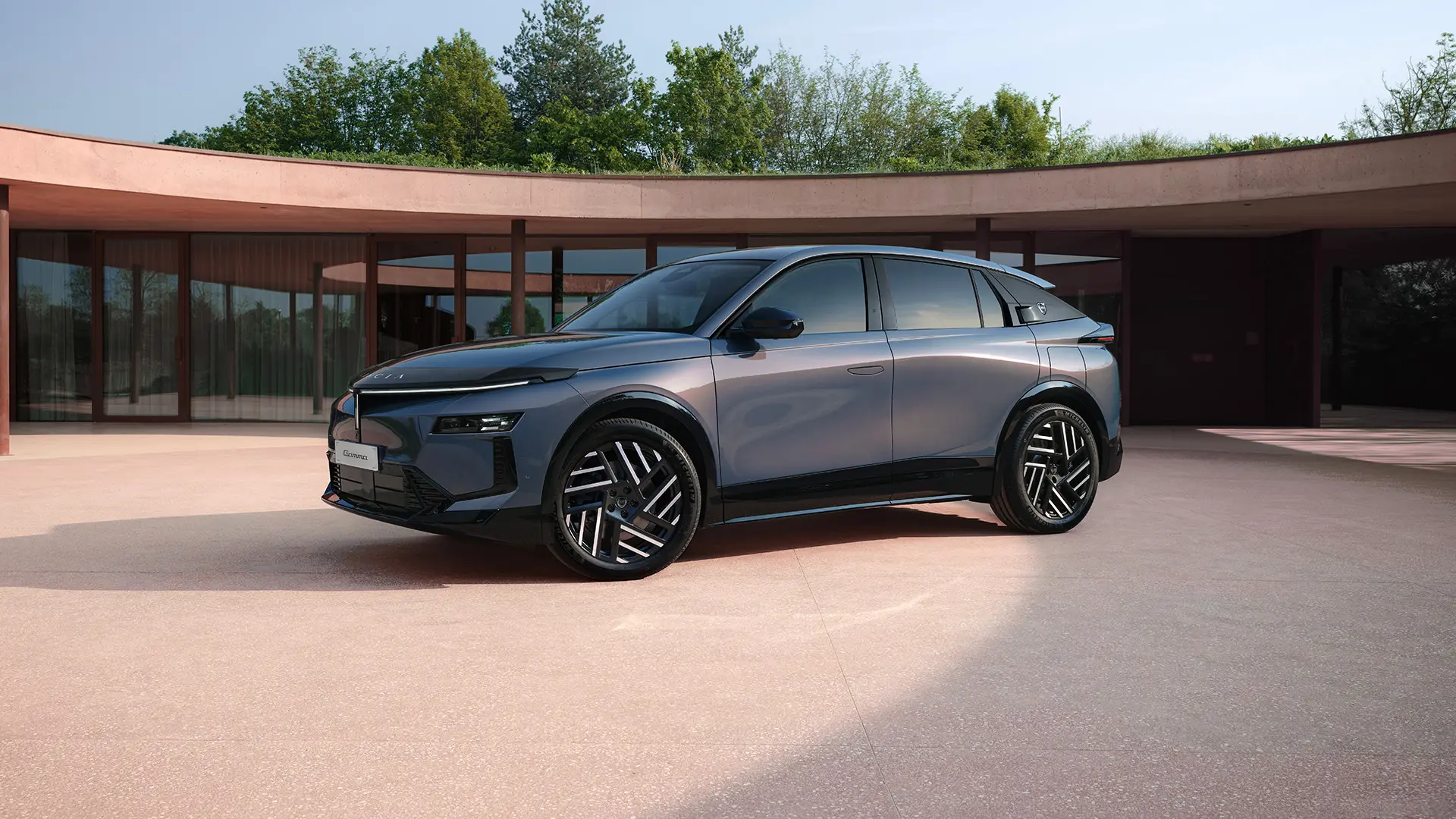 Nuova Lancia Gamma: debutta a Melfi l'erede elegante, ibrida ed elettrica