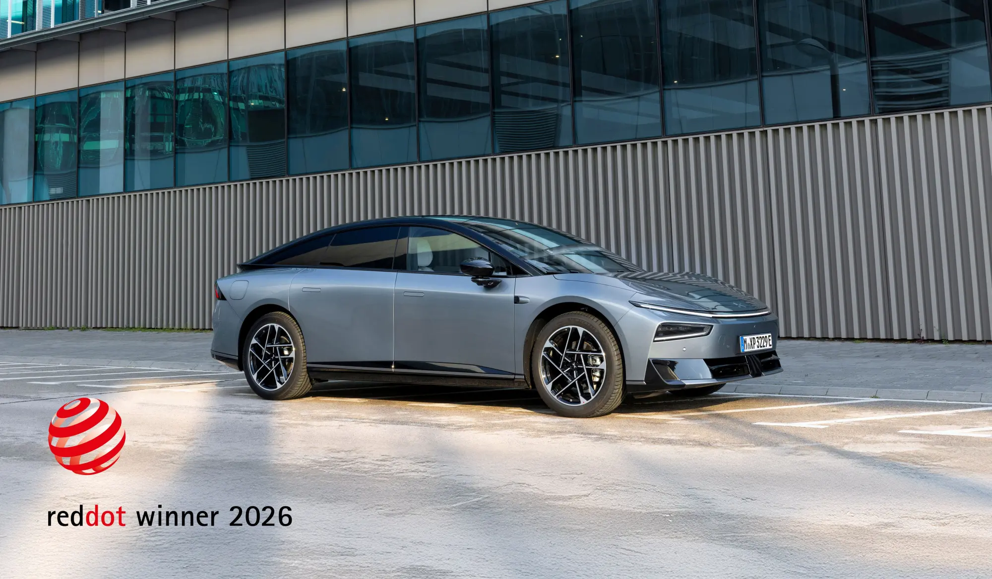 XPENG P7+ vince il Red Dot Design Award 2026: debutta in Italia da giugno
