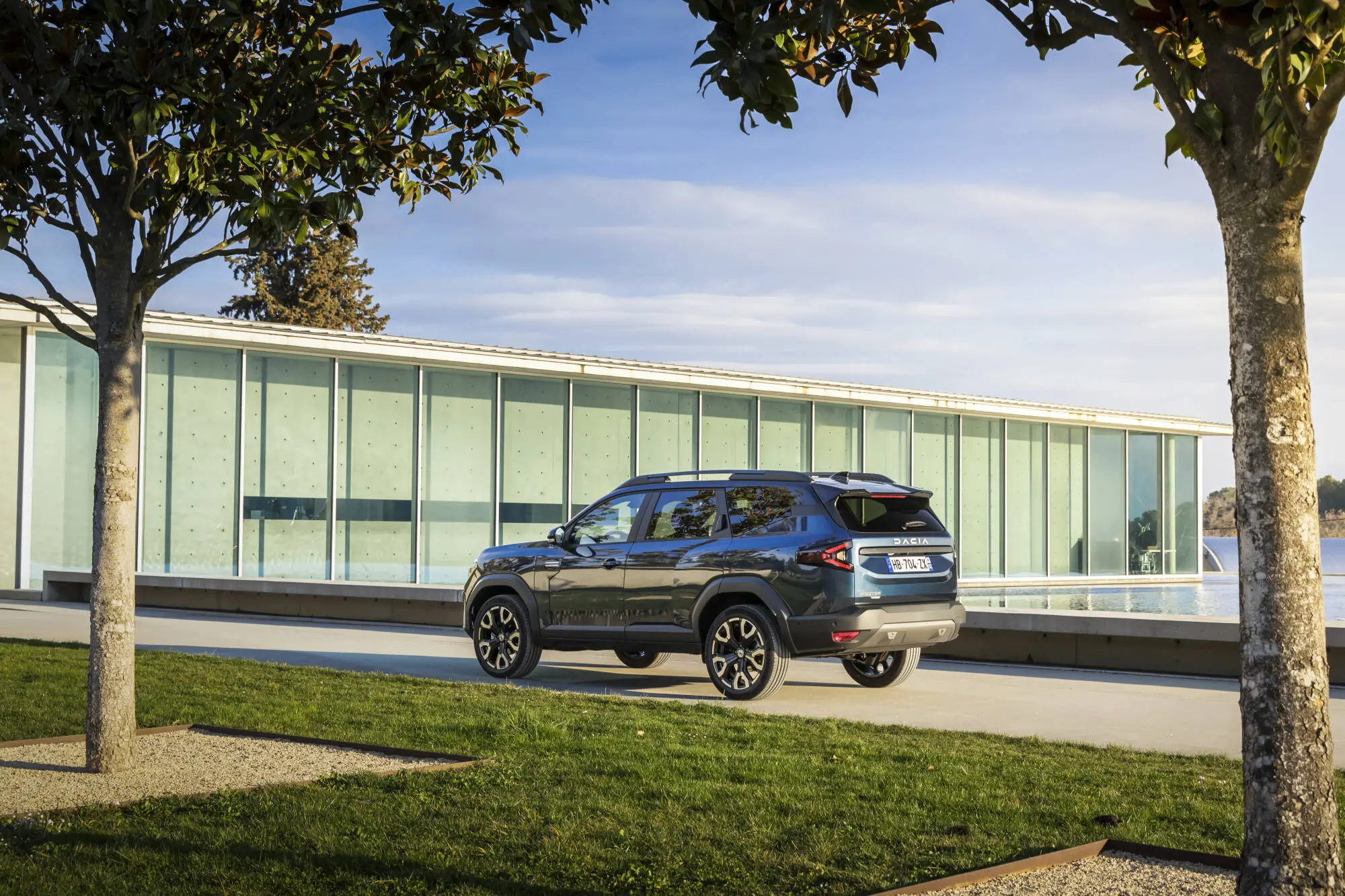 Dacia Bigster debutta con motore Hybrid 155: il nuovo C-SUV efficiente e spazioso