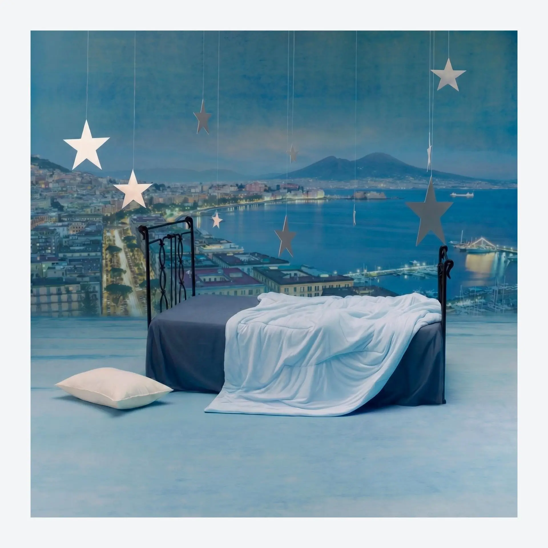 Hal Quartièr debutta con l'album Mentre Napoli Dorme: un viaggio notturno tra amore e musica