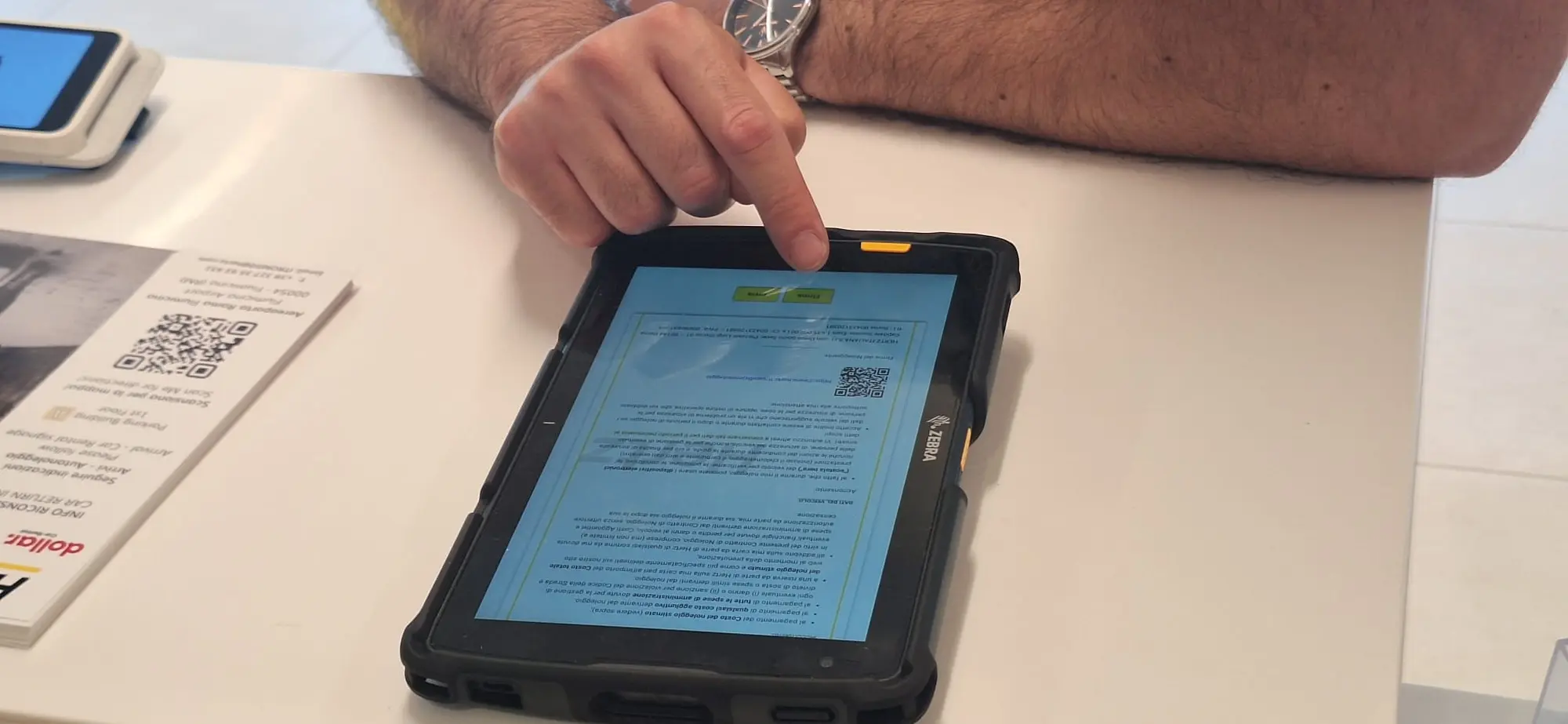Hertz rivoluziona il noleggio auto: arriva il contratto Zero Carta digitale
