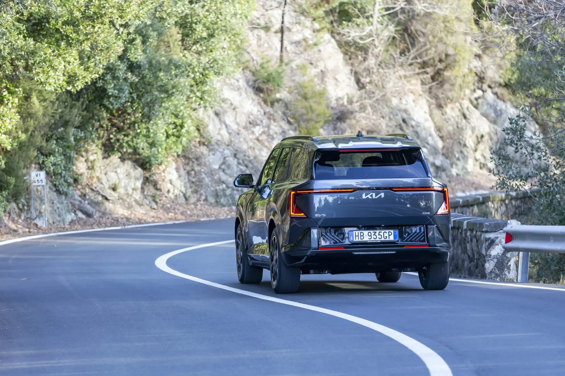 Kia amplia la gamma elettrica: EV3 ed EV5 ora con trazione integrale AWD