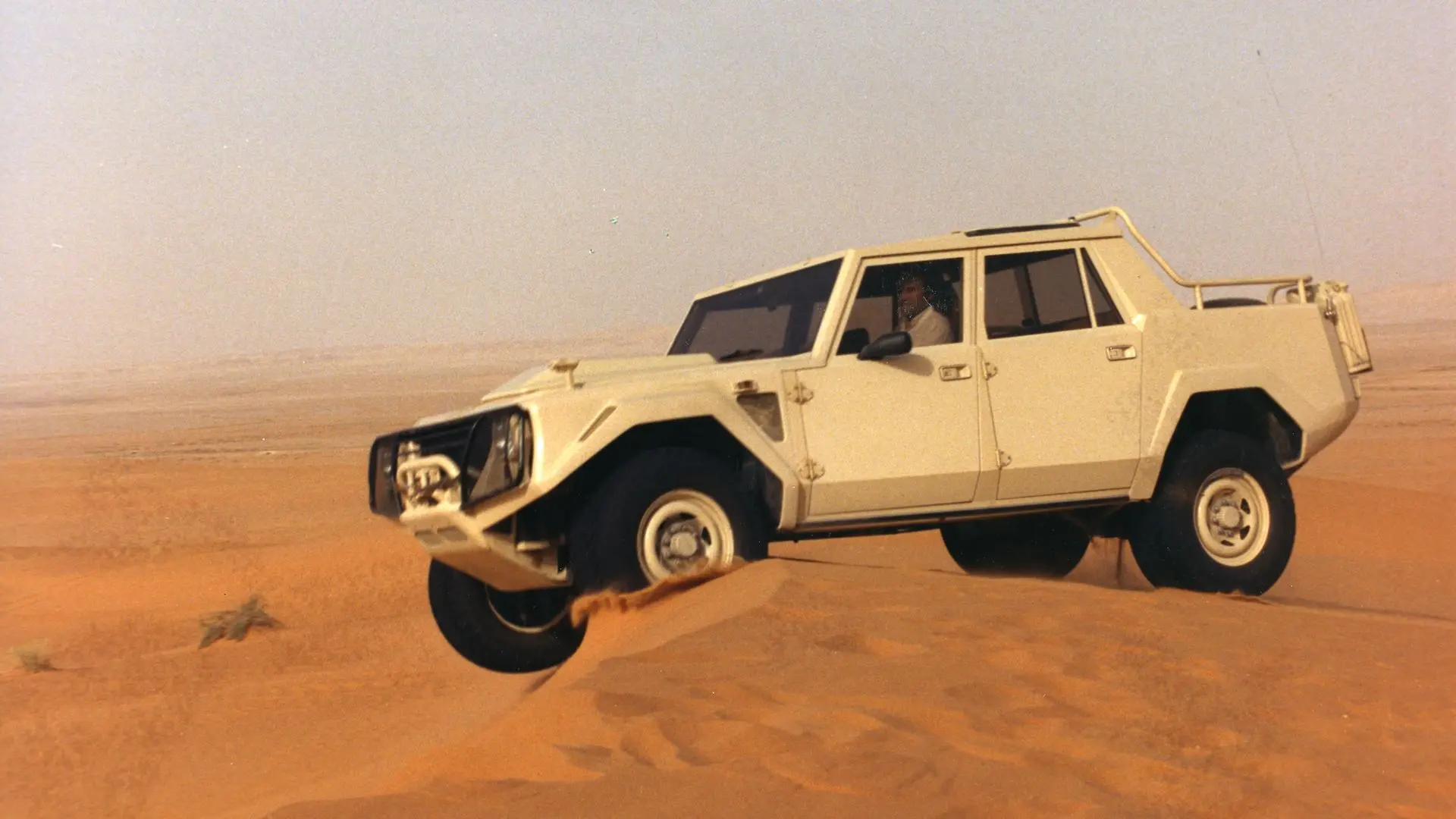 Lamborghini LM002: 40 anni del primo Super SUV che ha cambiato la storia dell'off-road