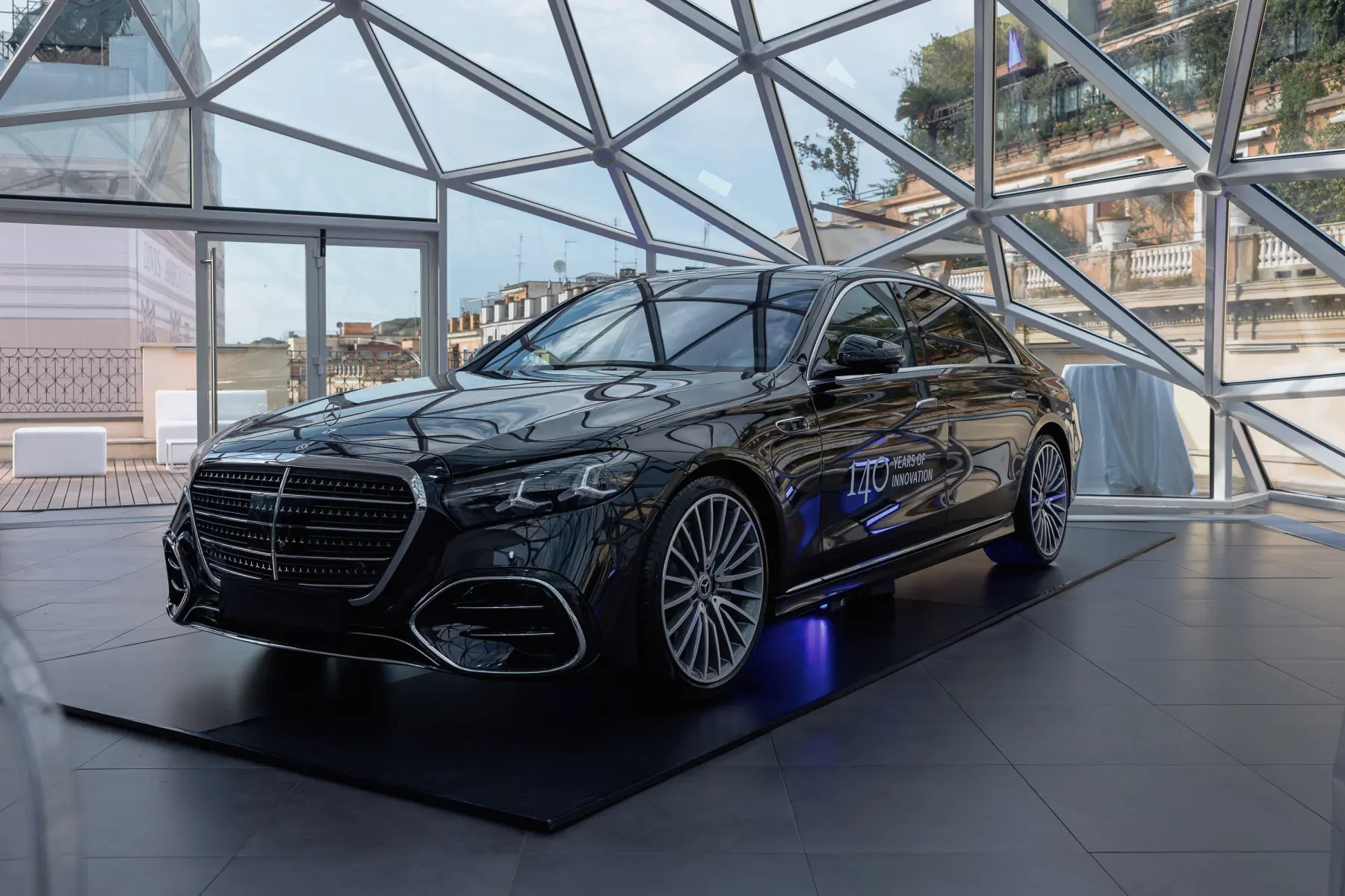 Debutta a Roma la nuova Mercedes Classe S: 140 anni di innovazione automobilistica