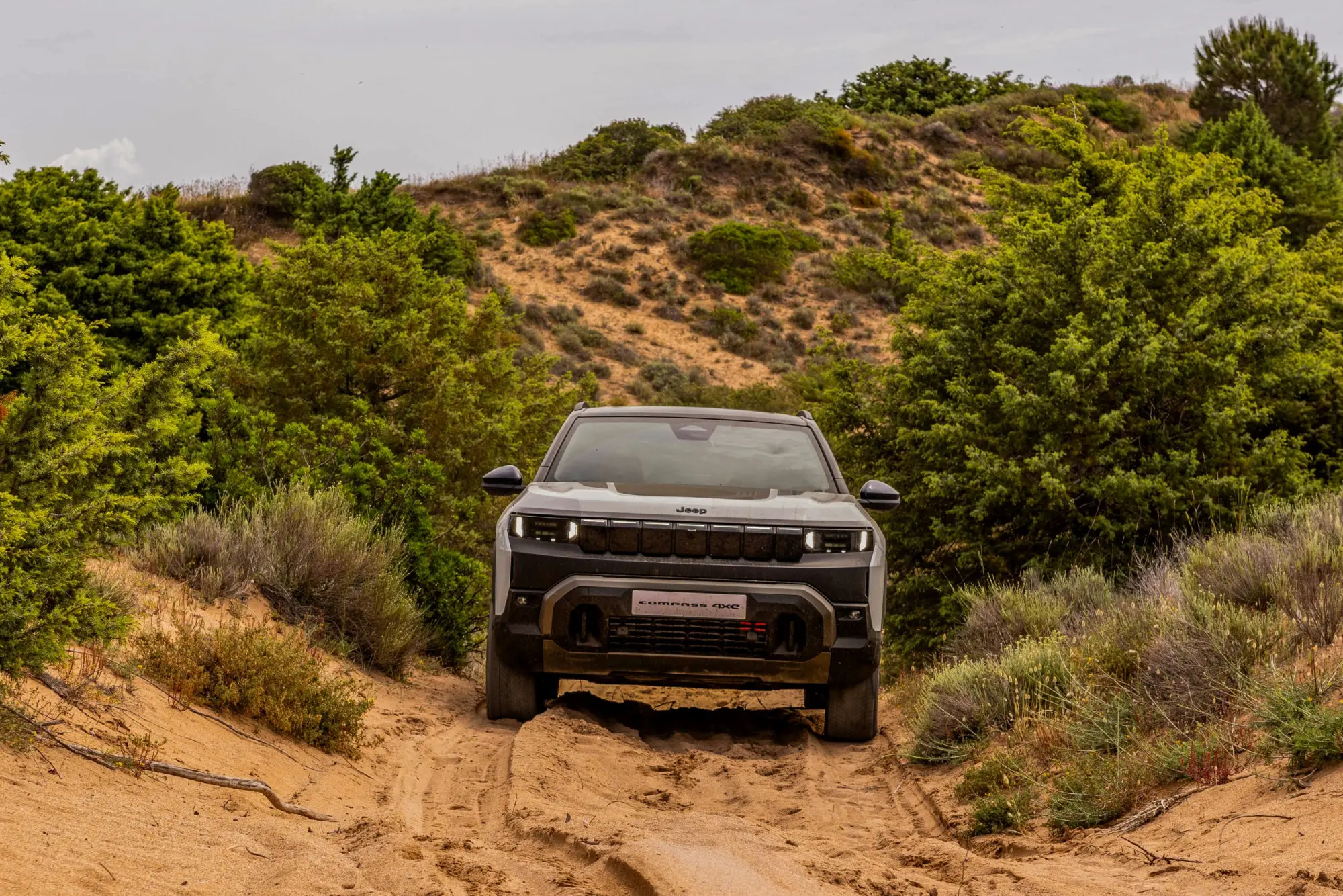 Nuova Jeep Compass 4xe: ordini aperti in Europa per il SUV elettrico da 375 CV