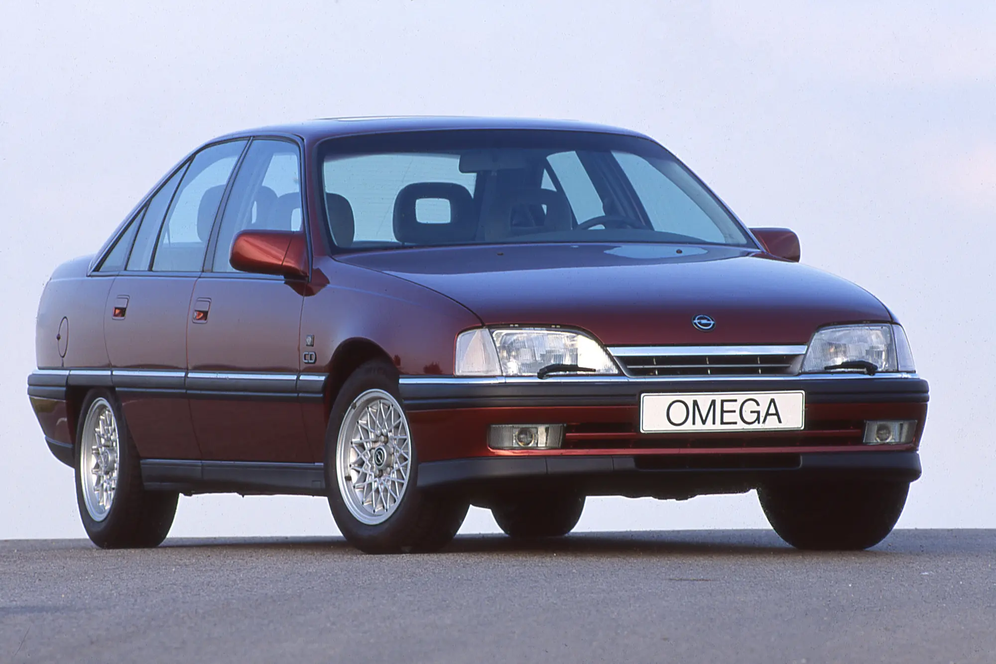 Opel Omega: la berlina che ha rivoluzionato il segmento delle grandi tedesche