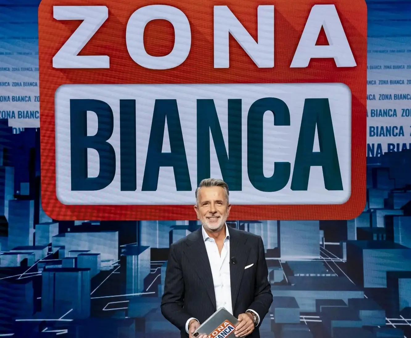 Domani in prima serata torna Zona Bianca con pace USA-Iran e aggiornamenti sui casi Garlasco e Paganelli