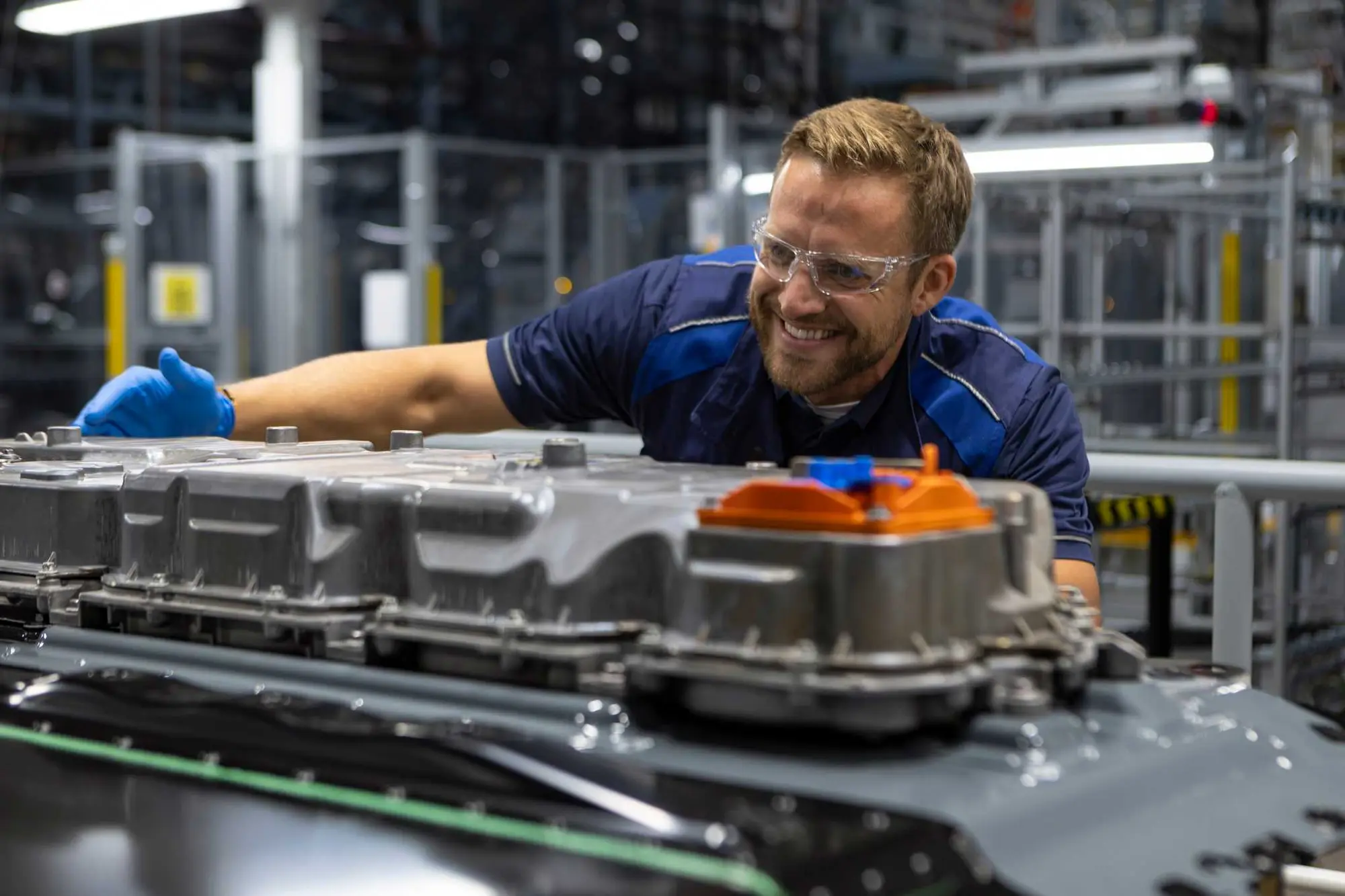 BMW inaugura Plant Woodruff: batterie Gen6 per l'elettrico iX5 e produzione avanzata