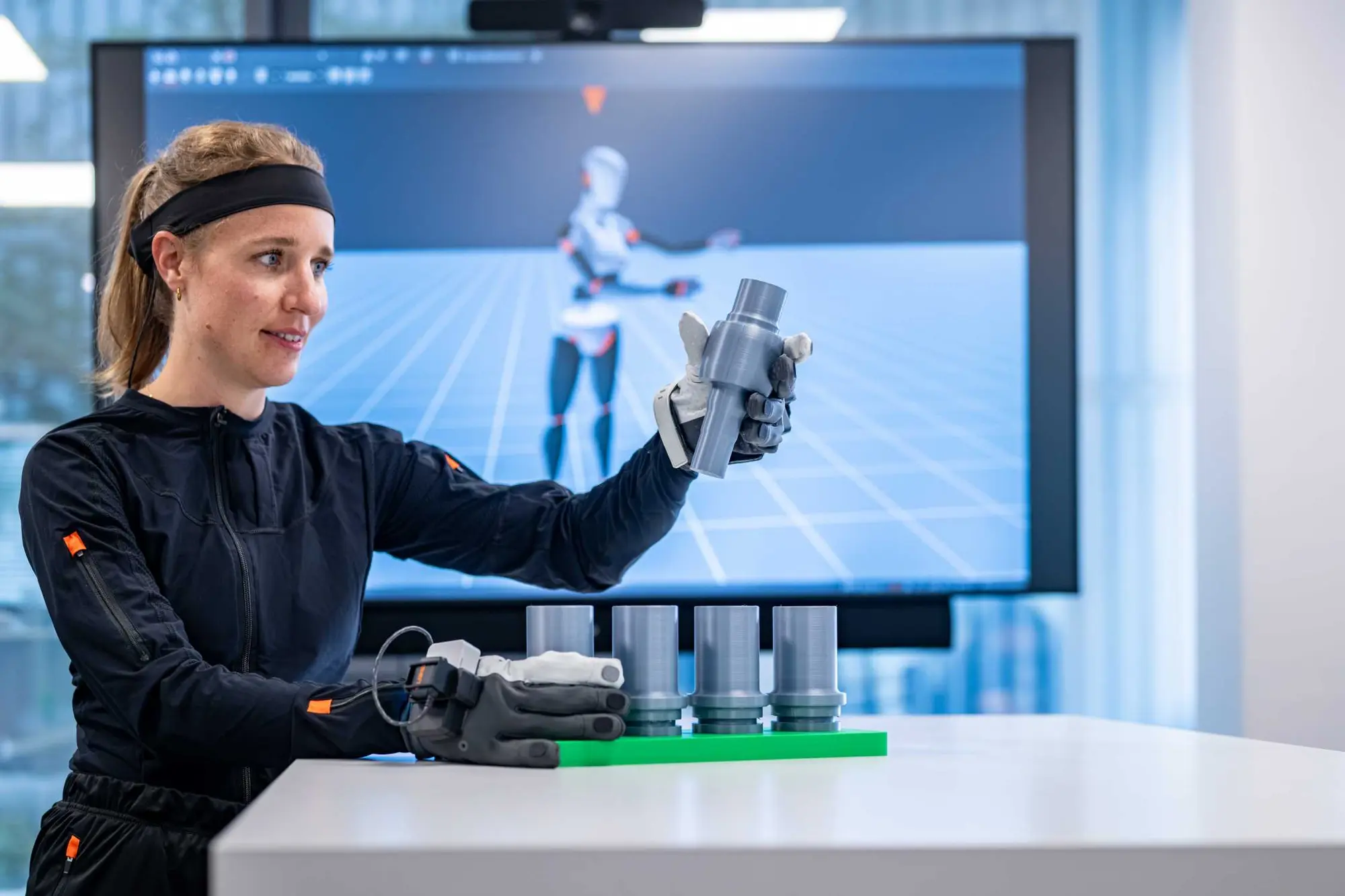 BMW spinge sull'intelligenza artificiale fisica: a Landshut robot umanoidi sempre più intelligenti