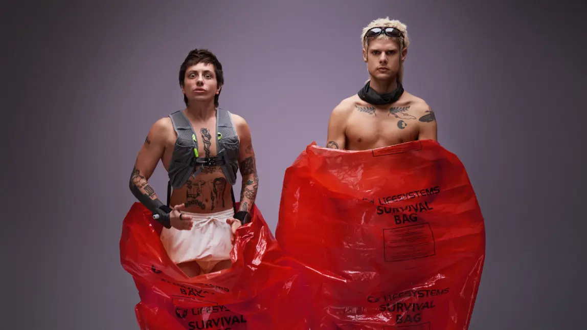 CA7RIEL e Paco Amoroso: la performance di Ha Ha conquista COLORSxSTUDIO e Milano