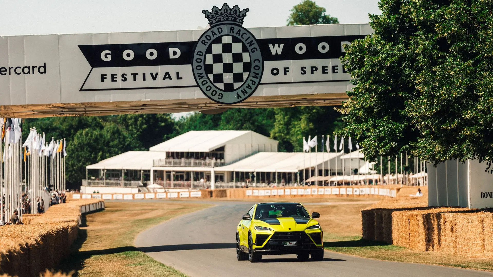 Lamborghini Urus SE Performante debutta a Goodwood: Super SUV ibrido da 812 CV