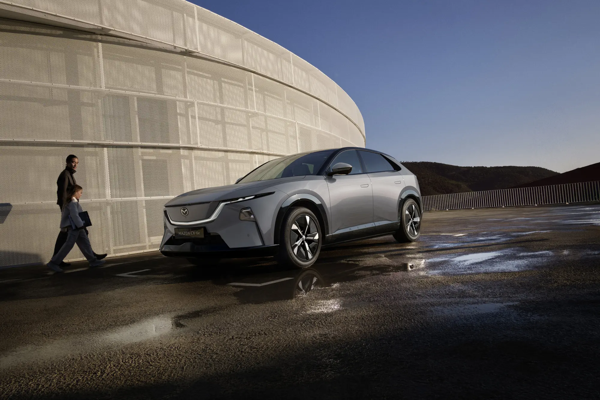 Mazda CX-6e: il nuovo SUV elettrico con autonomia, tecnologia e sicurezza al top