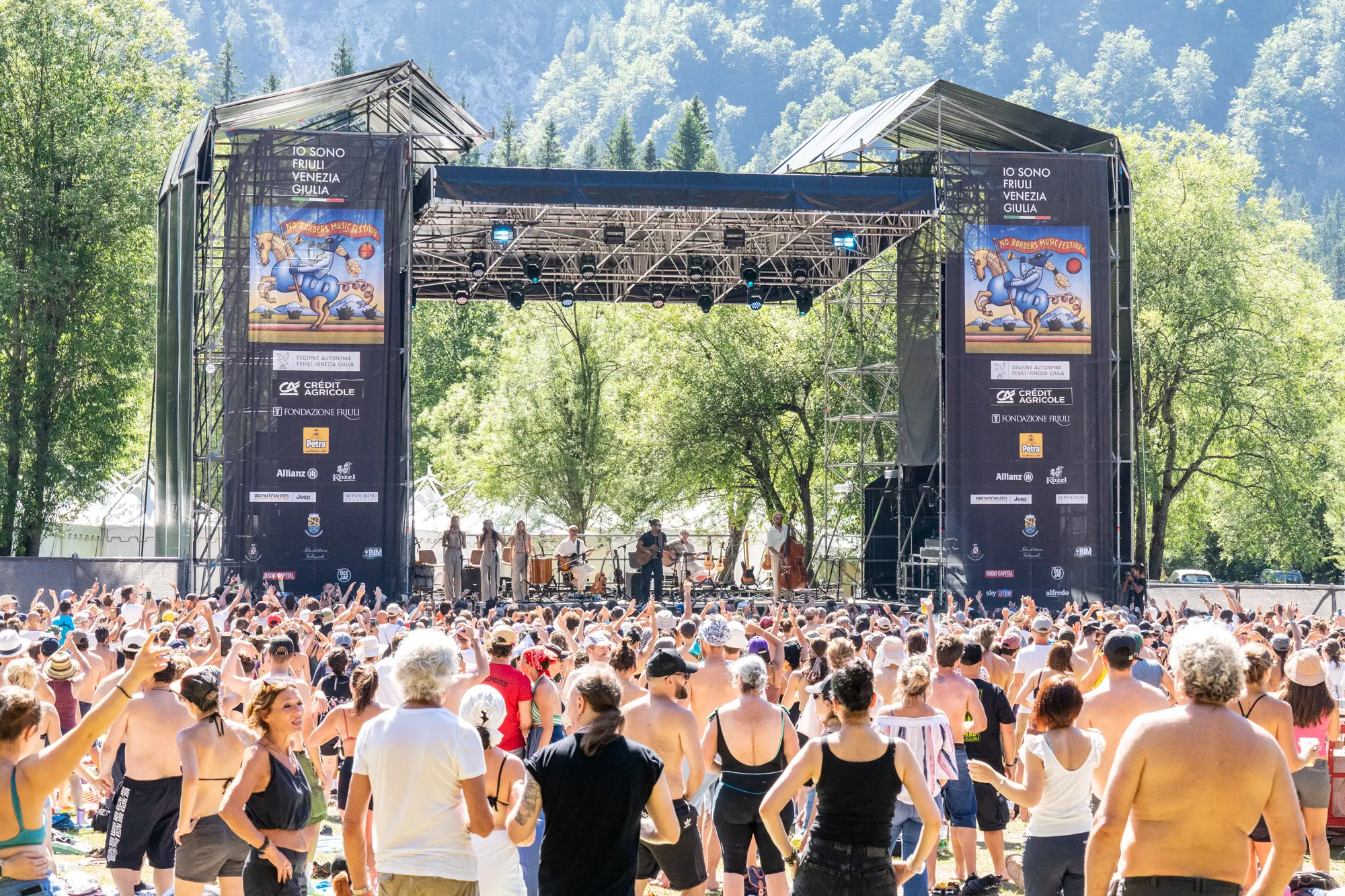 No Borders Music Festival 2026: grandi star e natura nei boschi del Tarvisiano