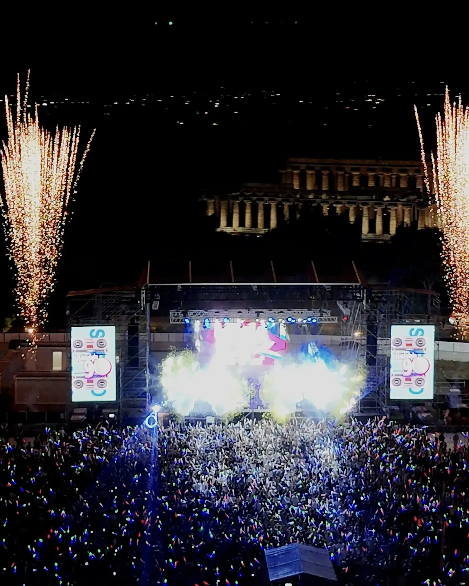 Nostalgia 90: il tour che riaccende l'energia degli anni '90 in tutta Italia